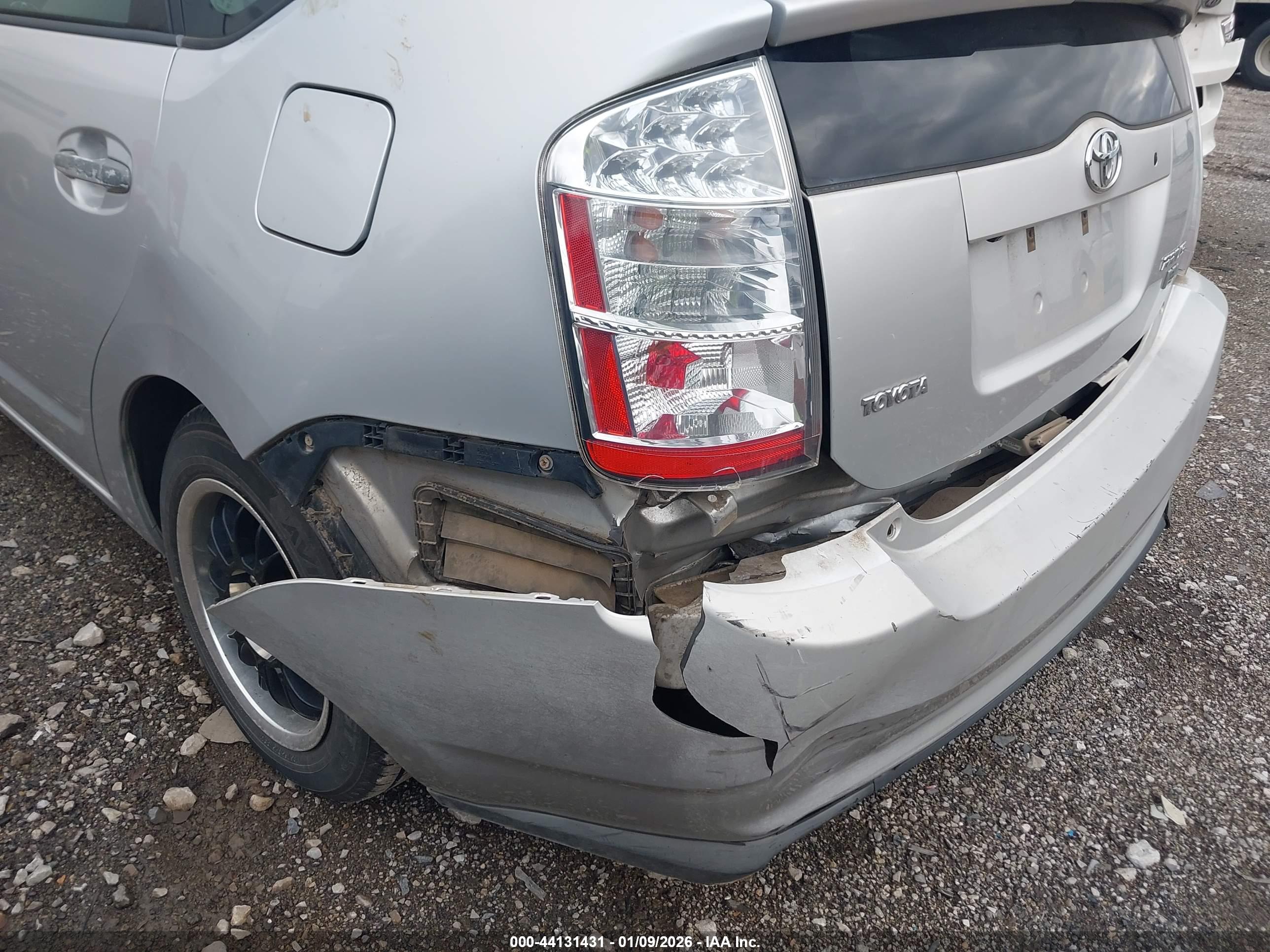 TOYOTA PRIUS image 6