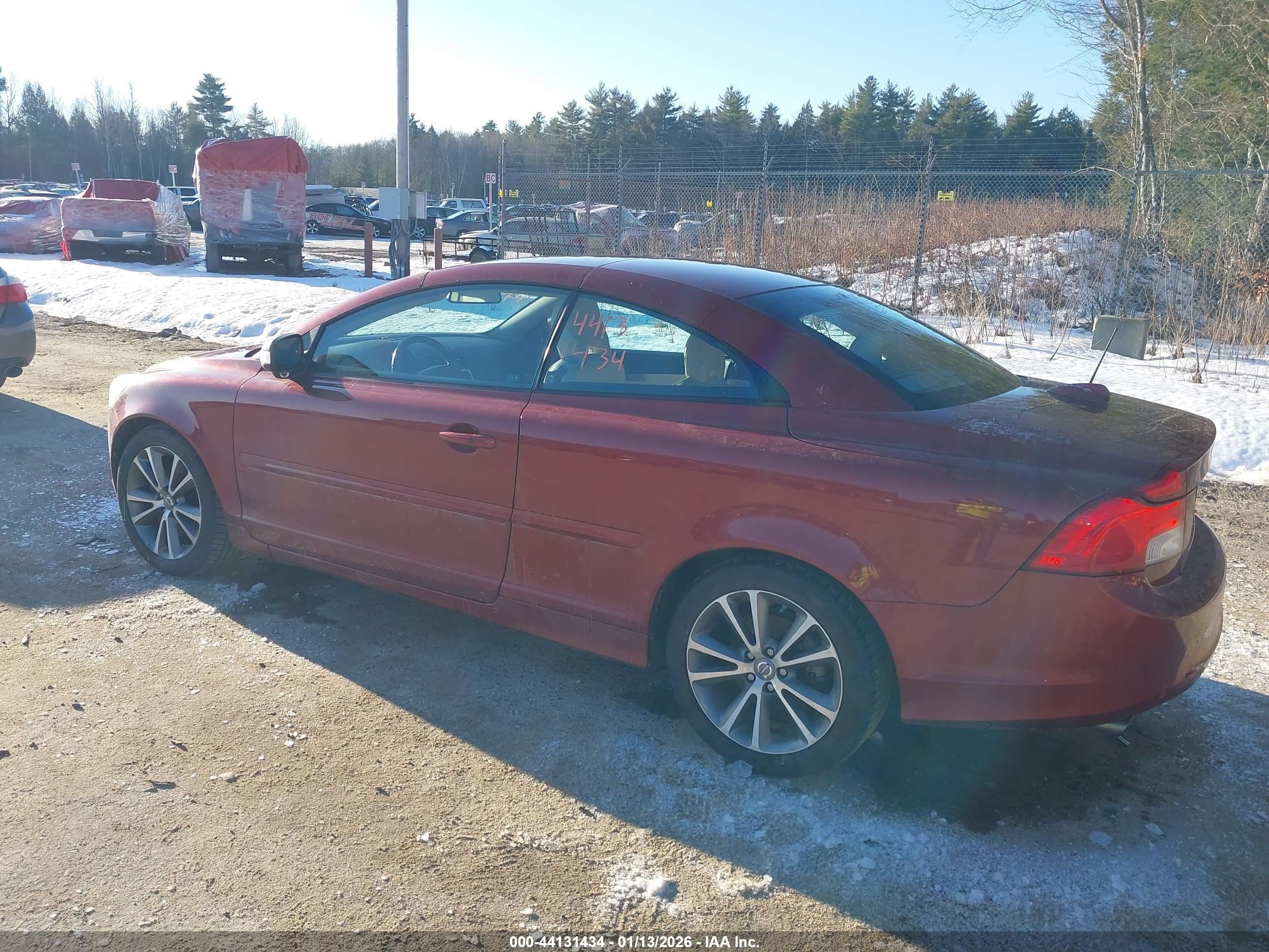 VOLVO C70 image 3