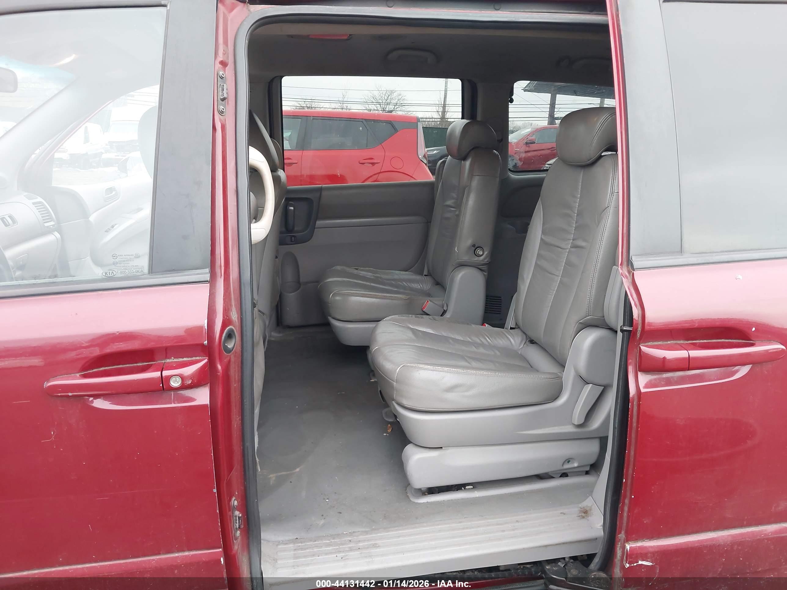 KIA SEDONA image 8