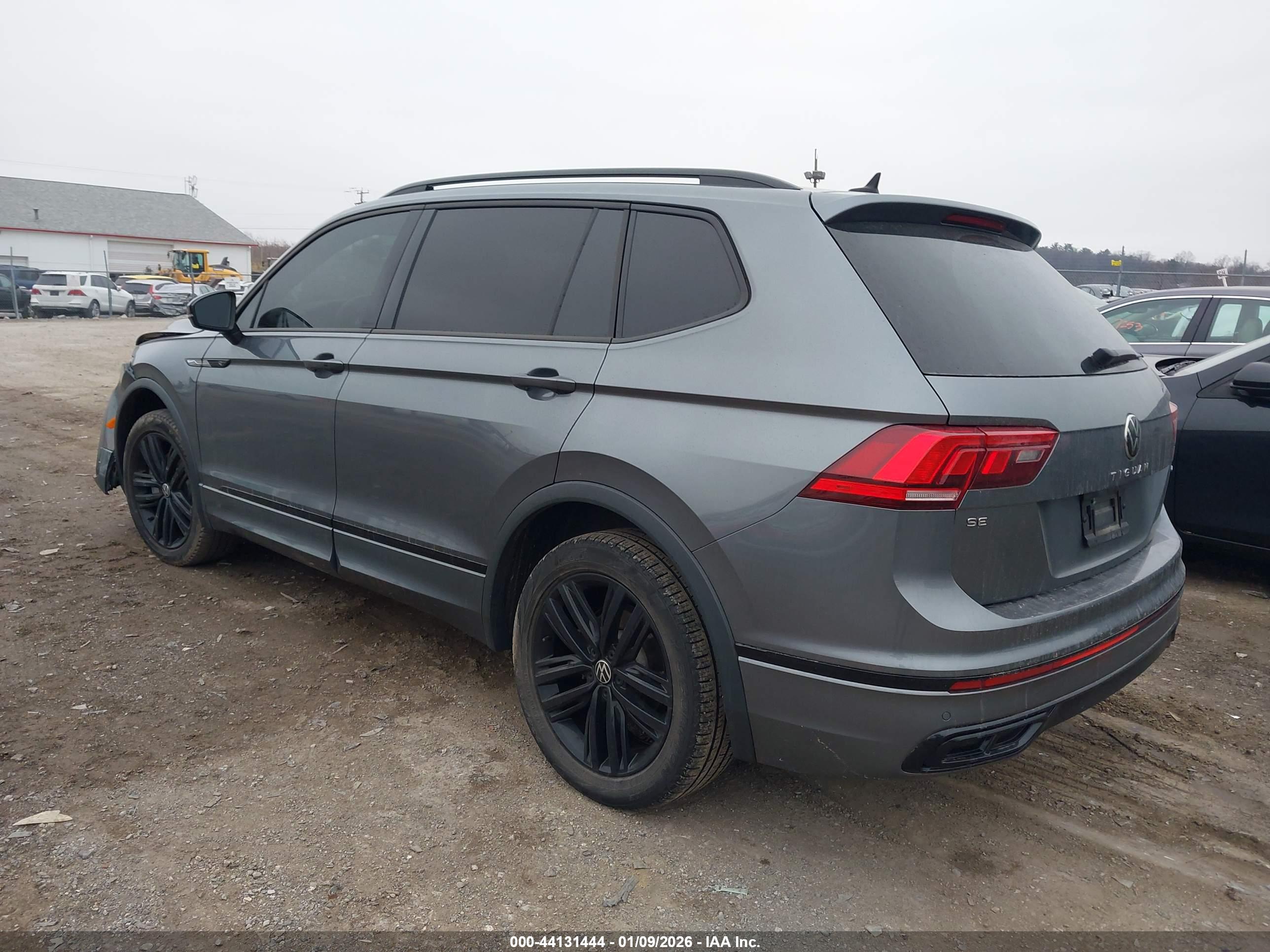 VOLKSWAGEN TIGUAN image 3
