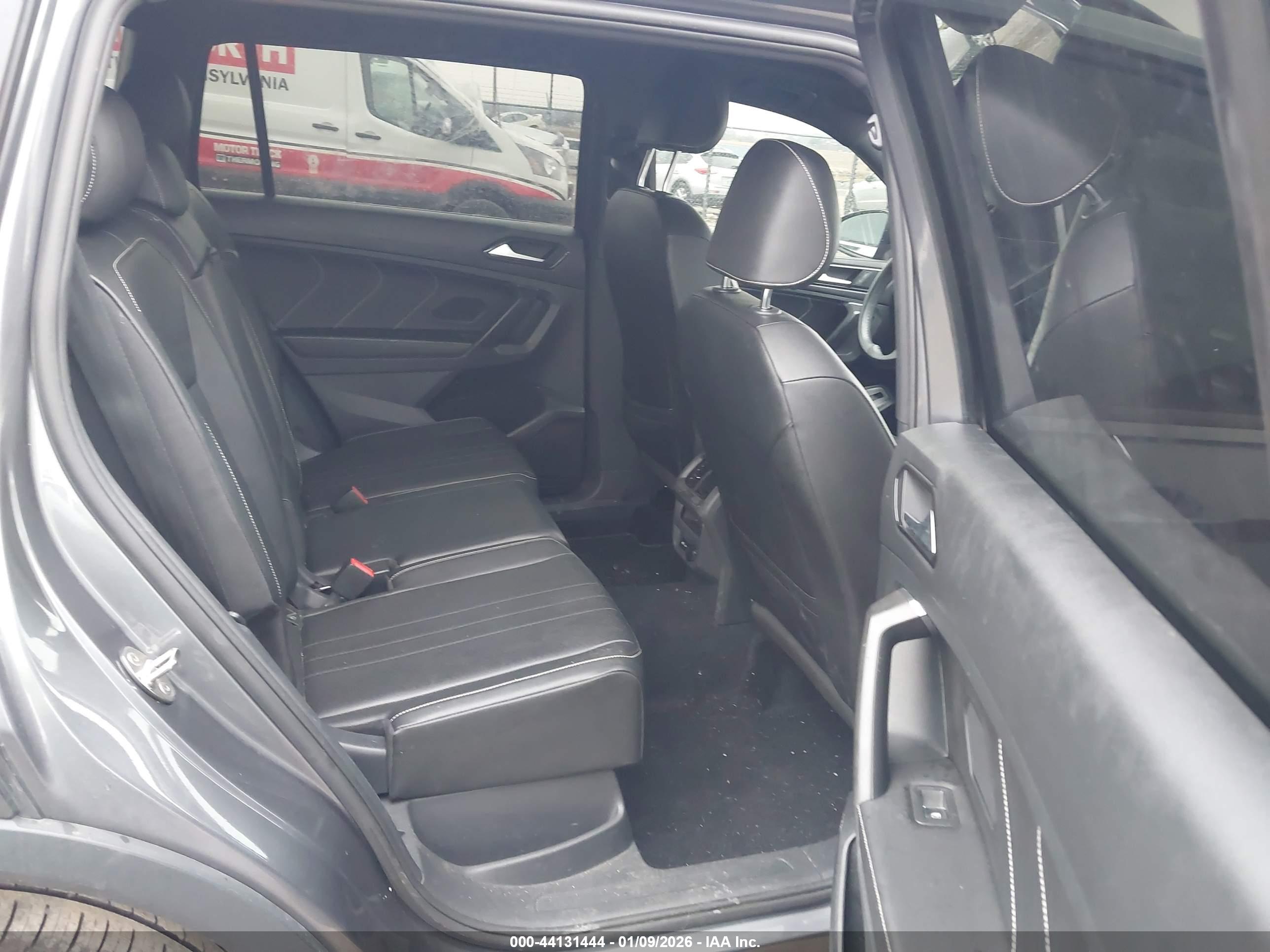 VOLKSWAGEN TIGUAN image 8