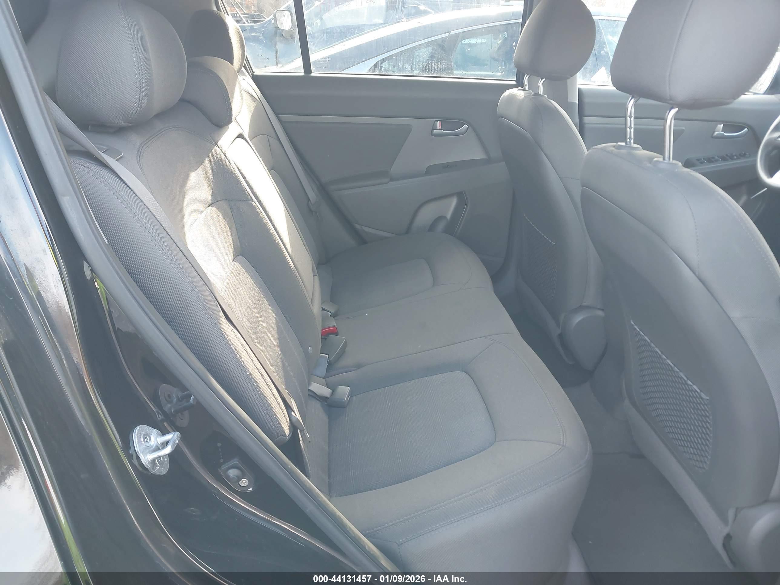 KIA SPORTAGE image 8