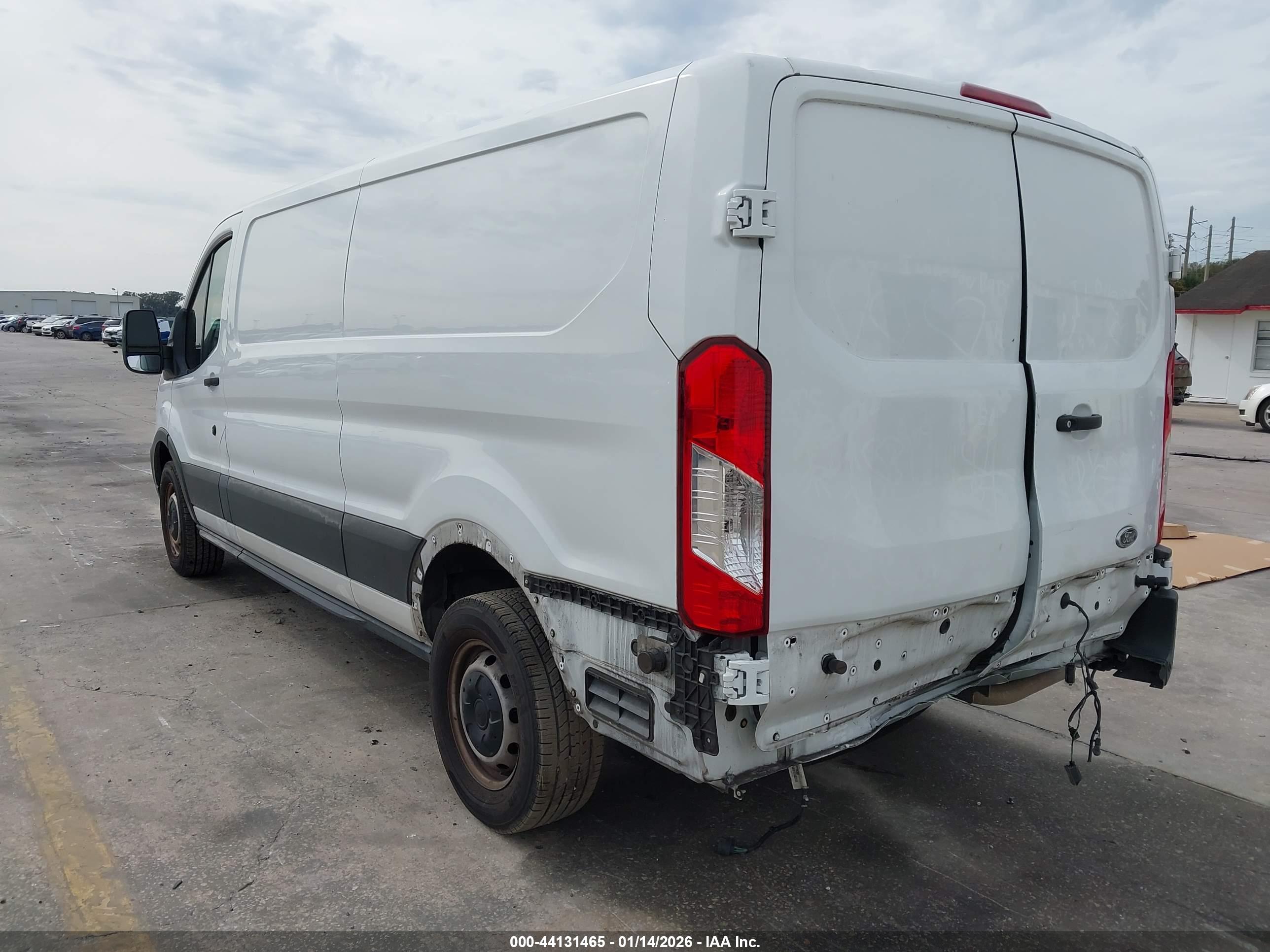 FORD TRANSIT-150 image 3