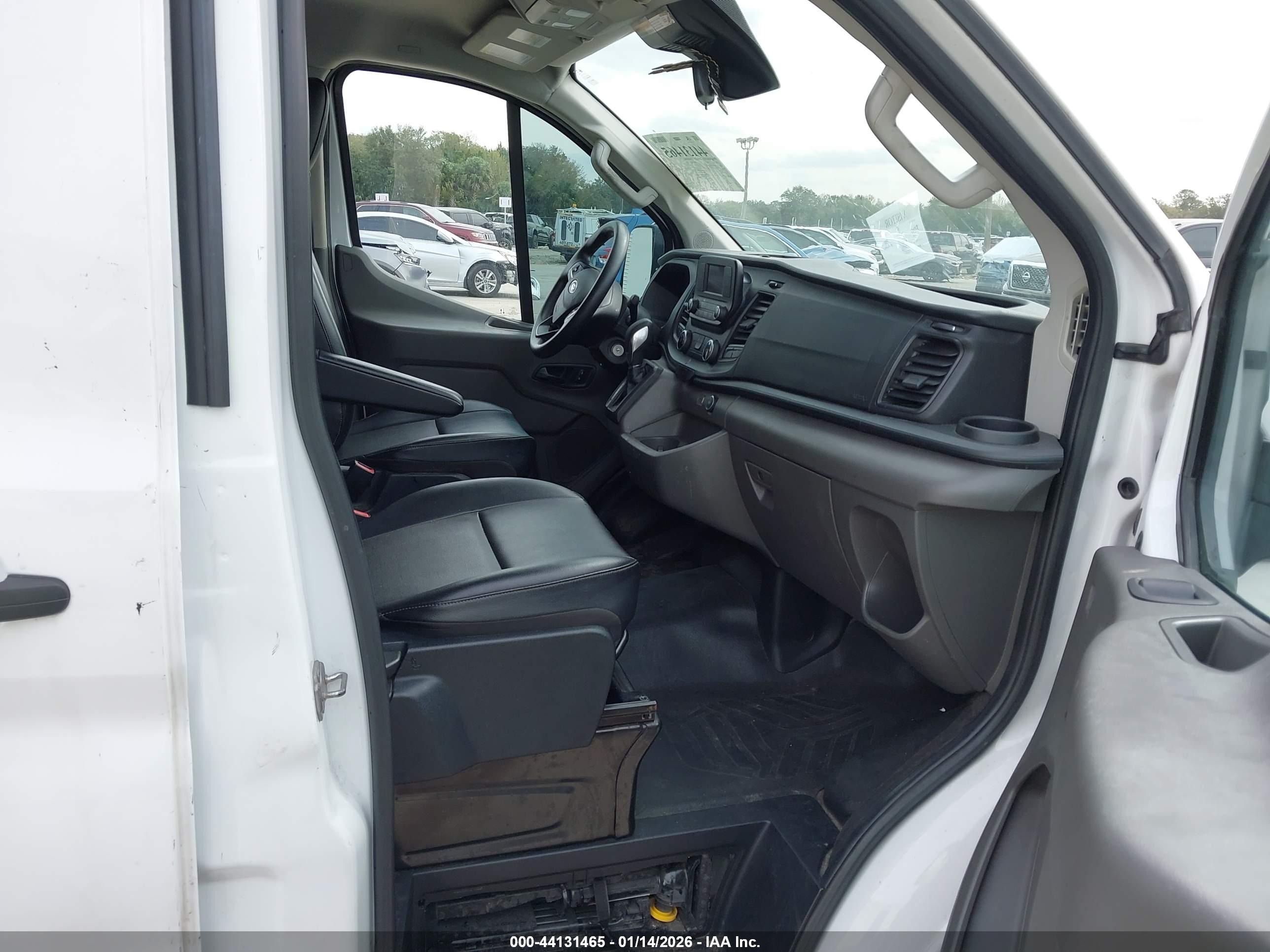 FORD TRANSIT-150 image 5