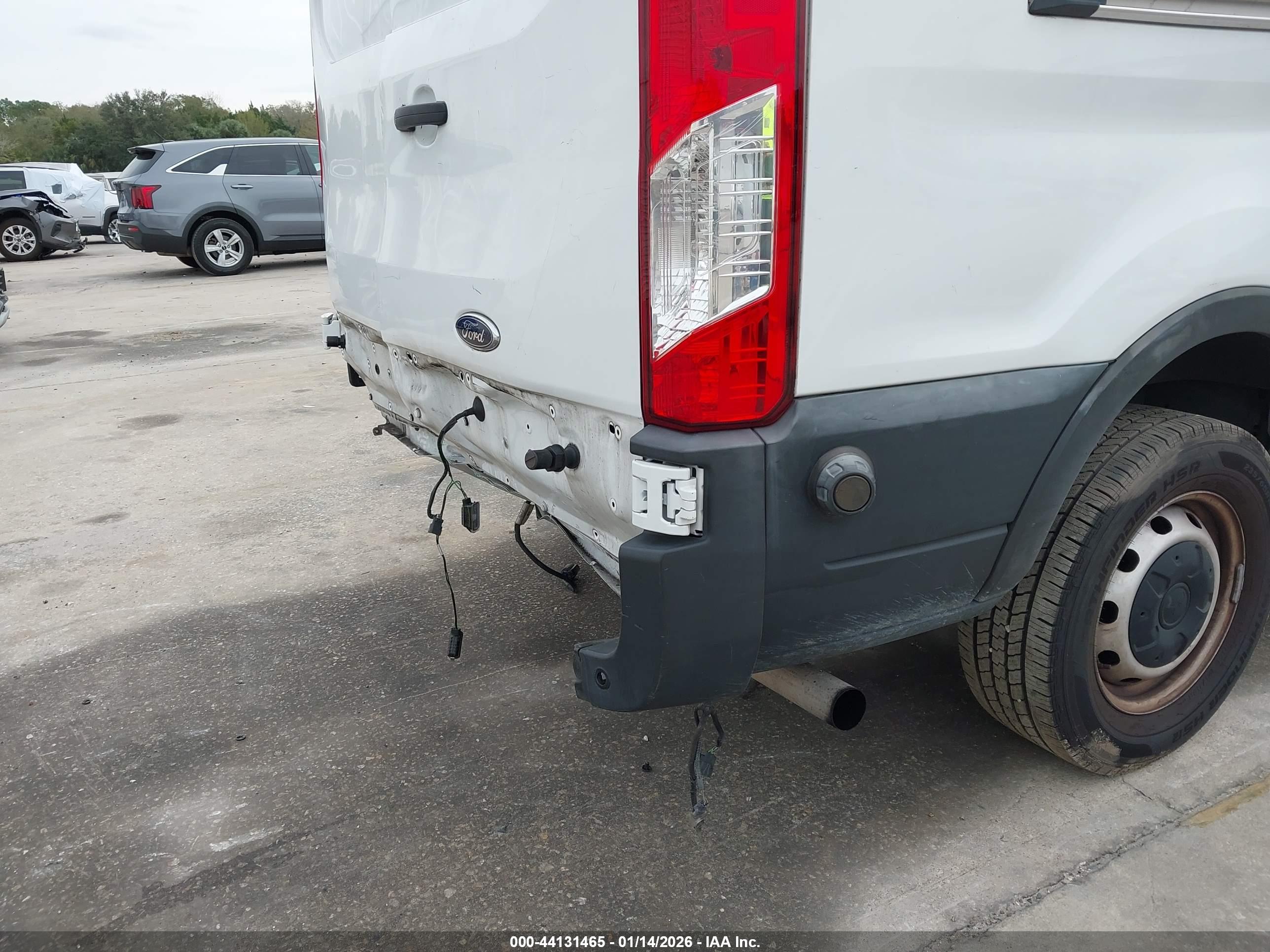 FORD TRANSIT-150 image 6
