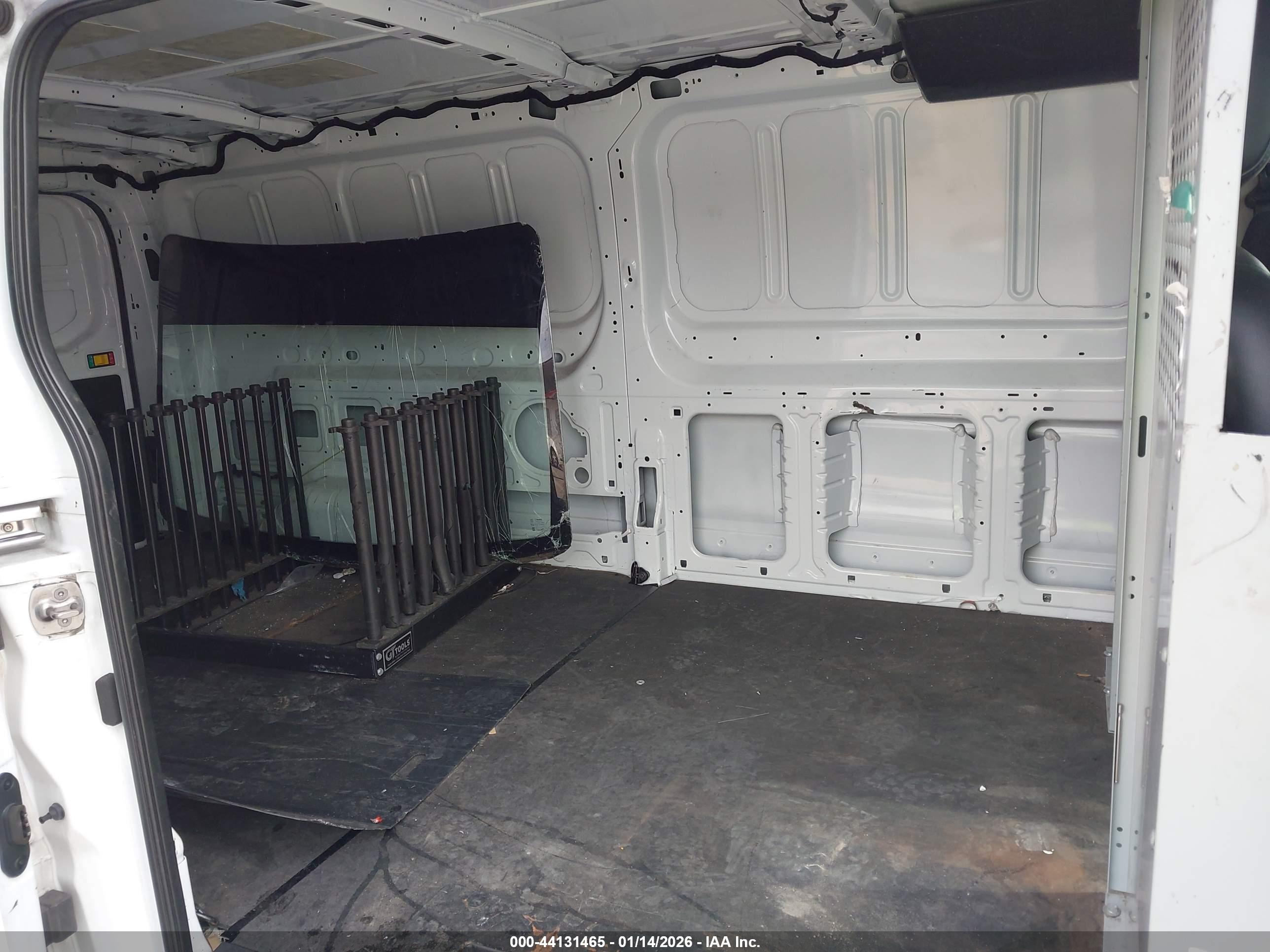 FORD TRANSIT-150 image 8