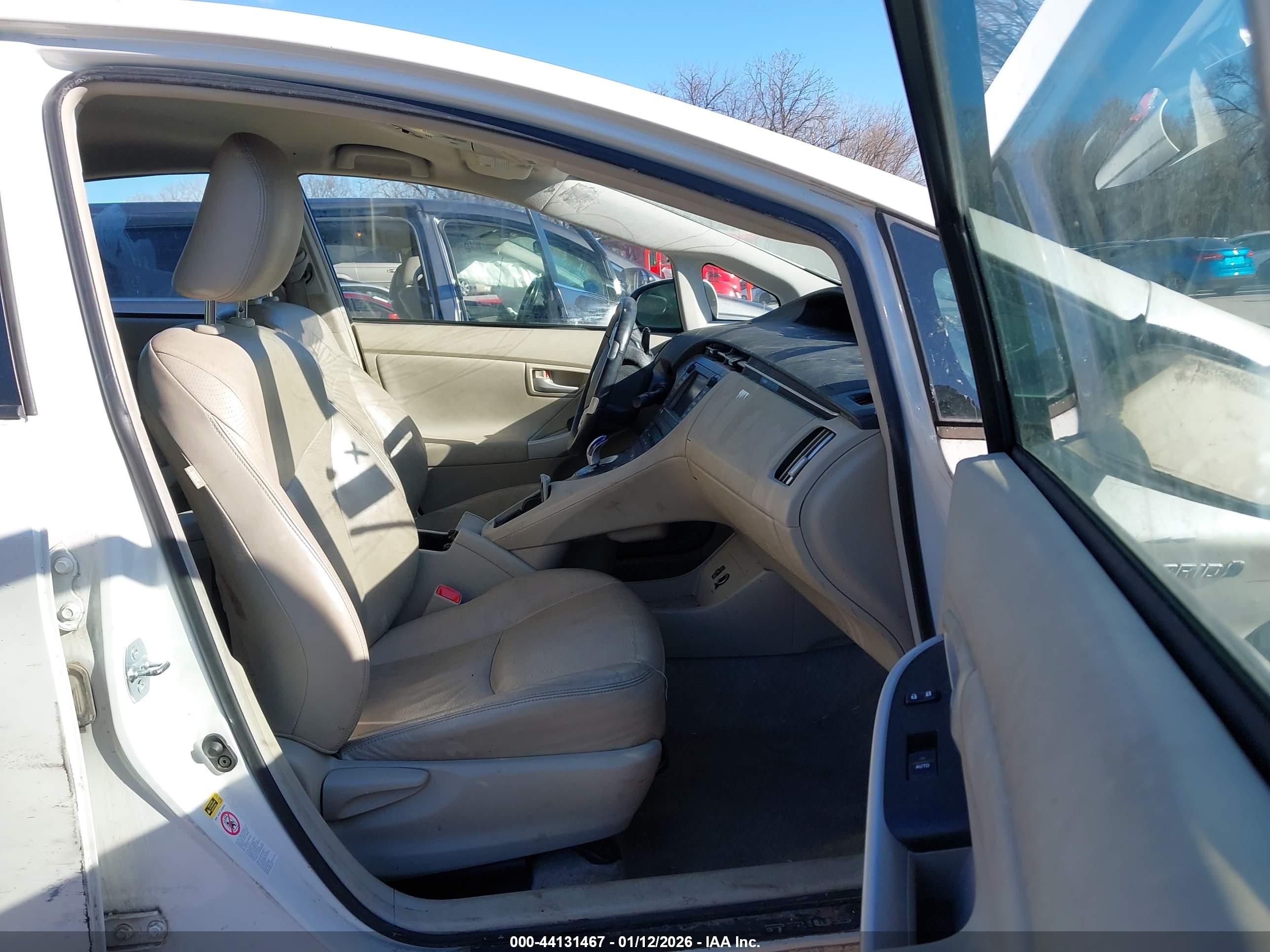 TOYOTA PRIUS image 5