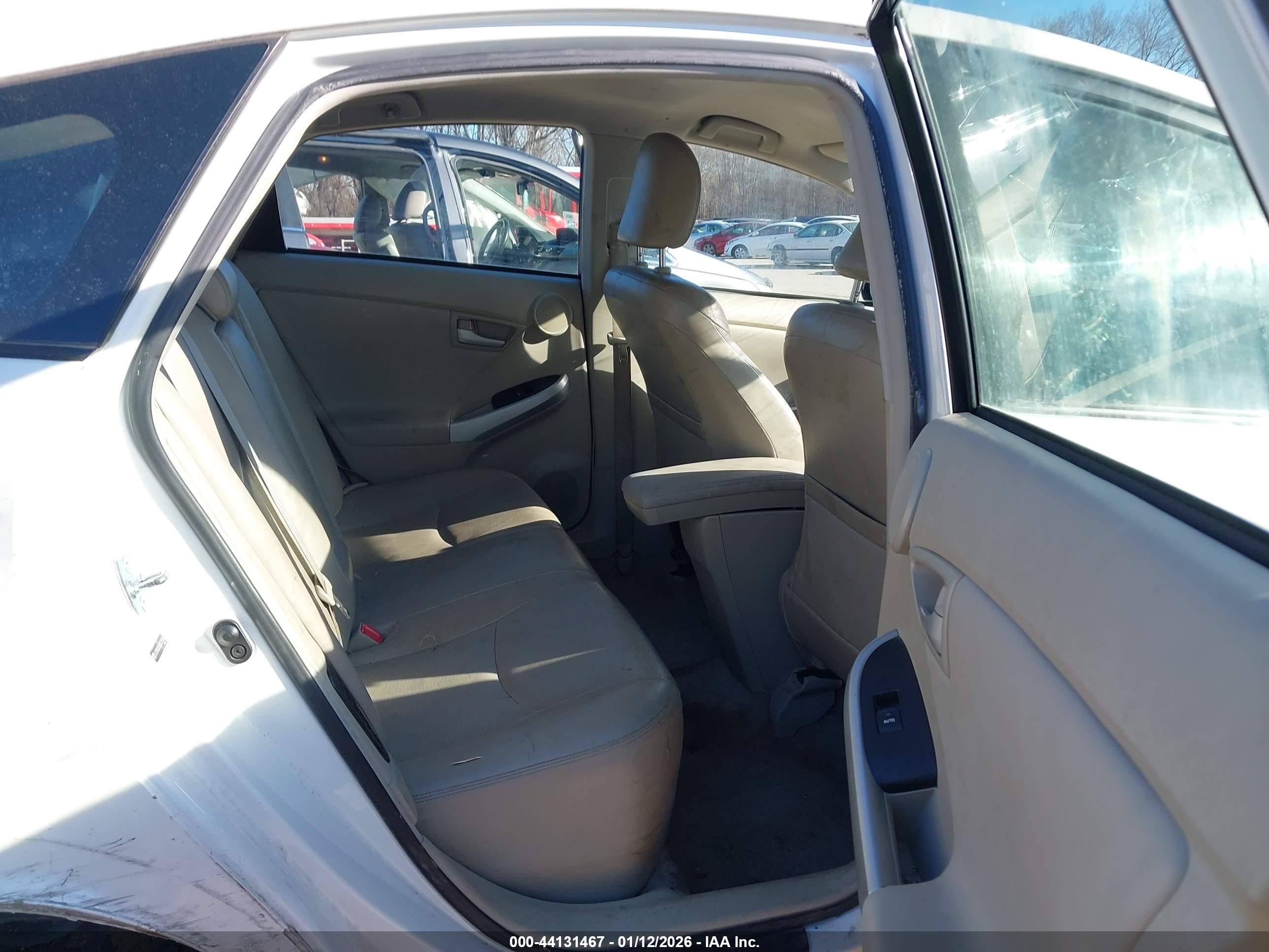 TOYOTA PRIUS image 8