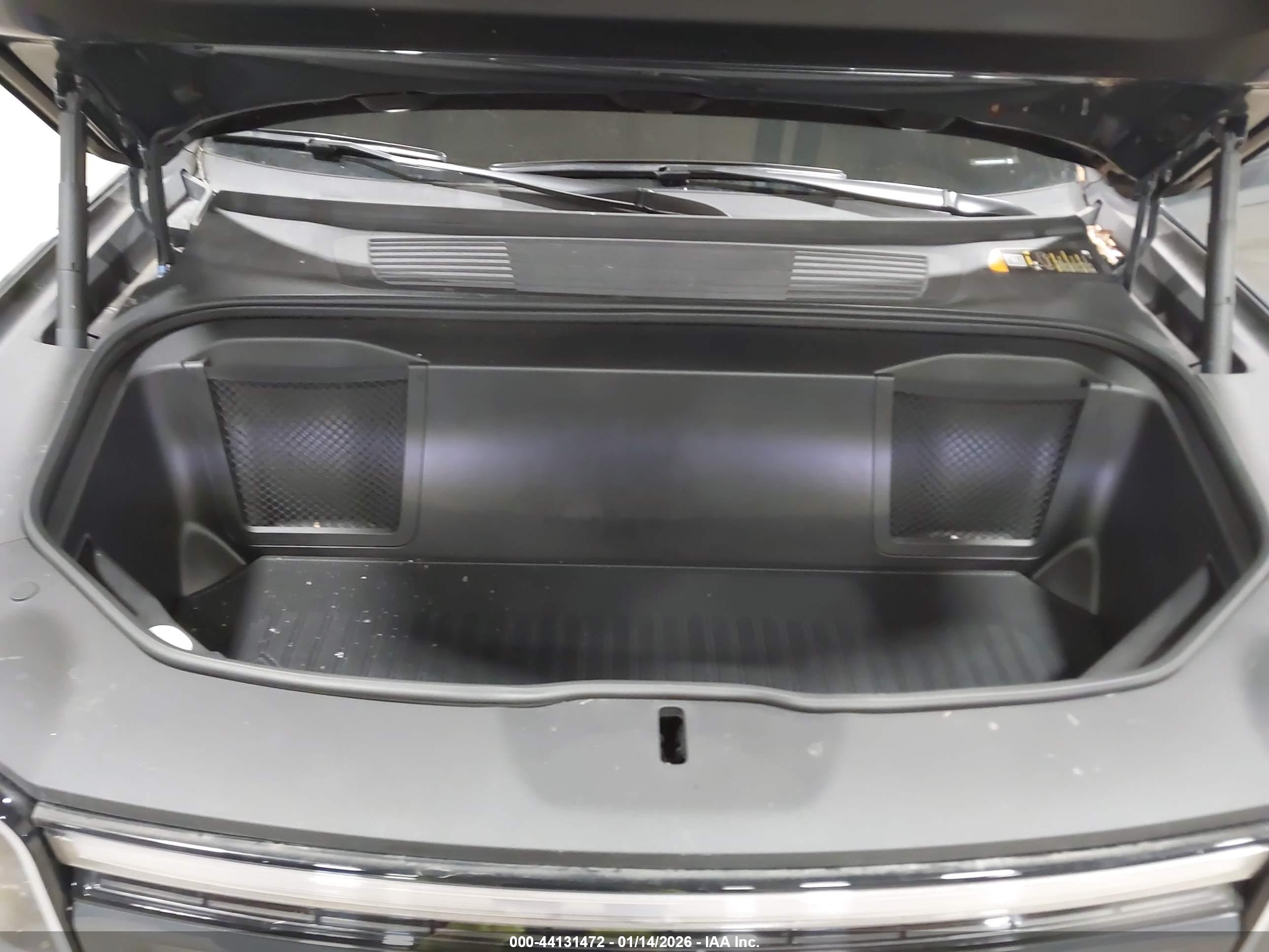 RIVIAN R1S image 10