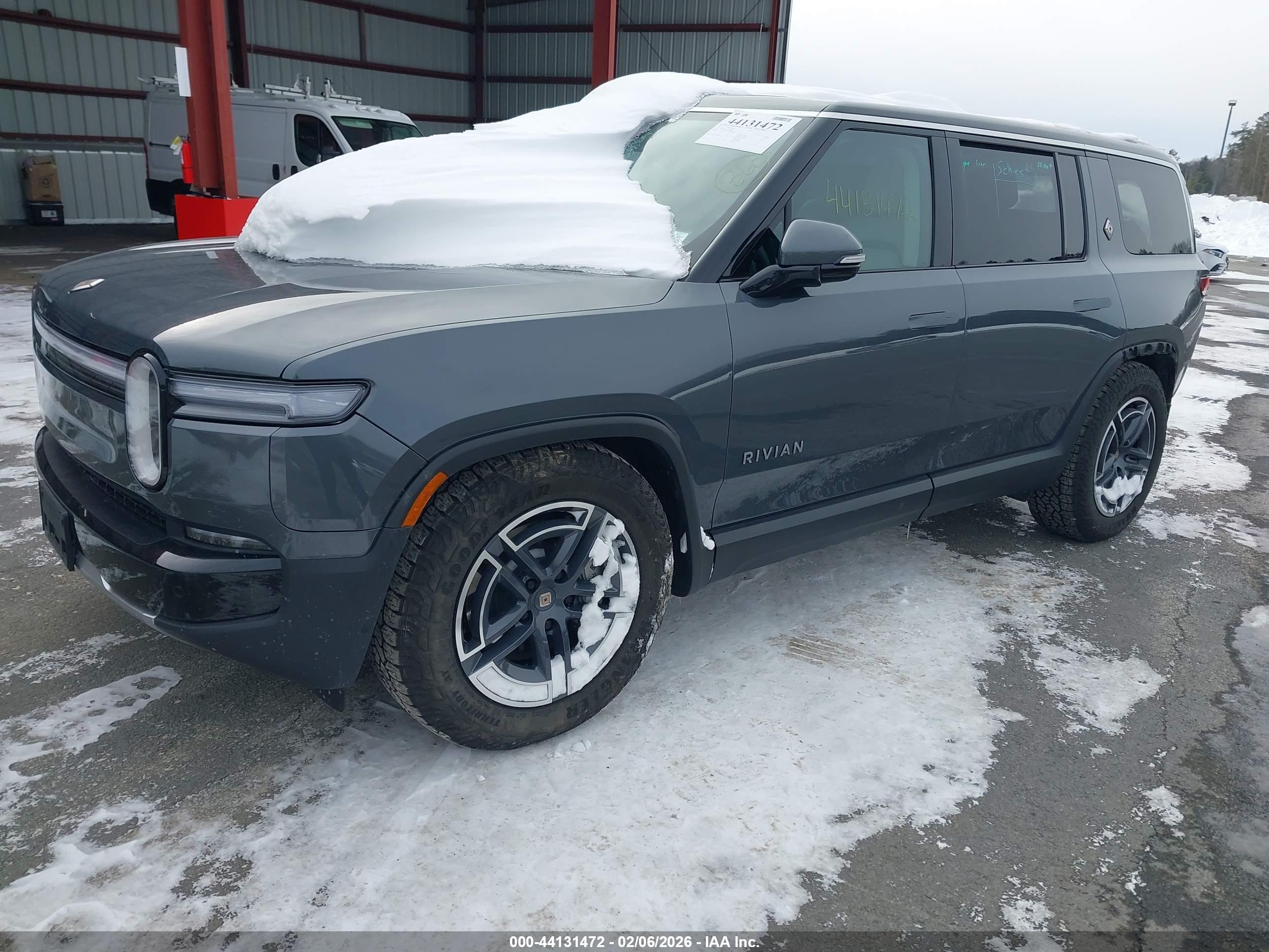 RIVIAN R1S image 2
