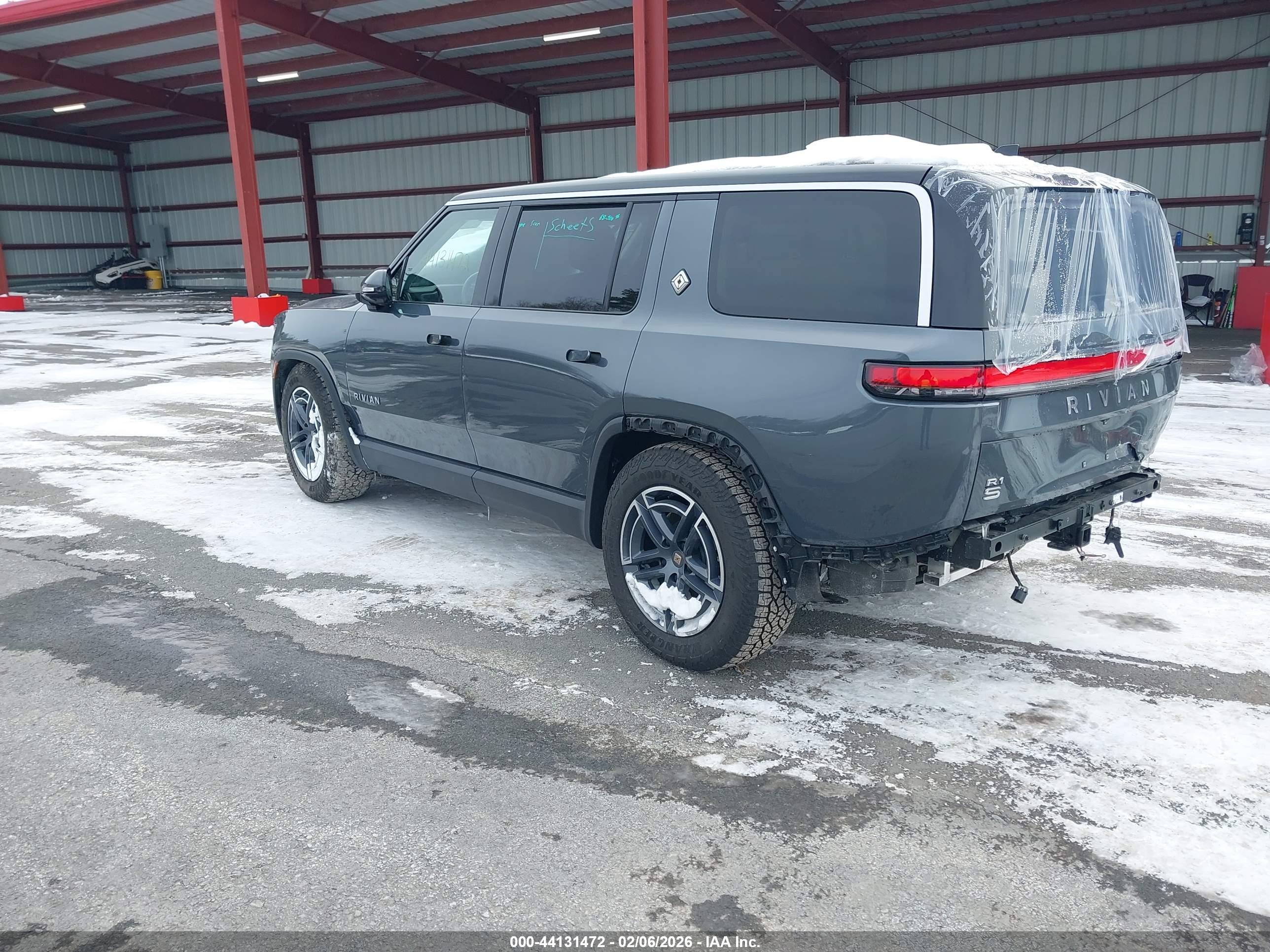 RIVIAN R1S image 3