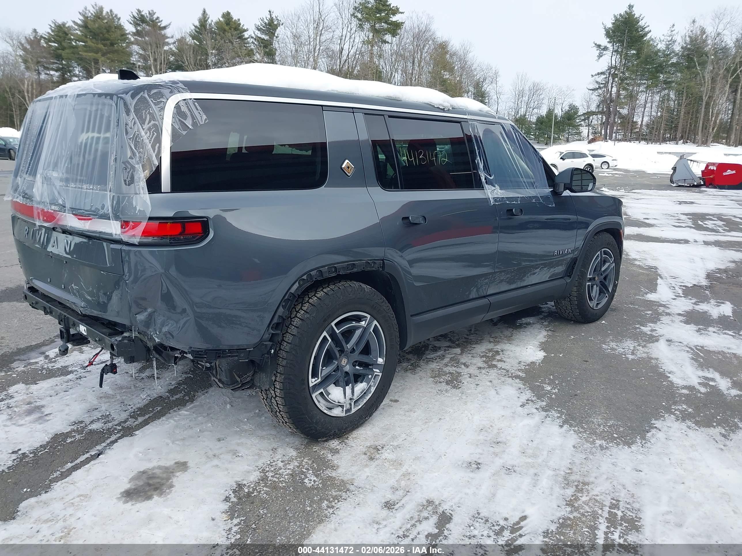RIVIAN R1S image 4
