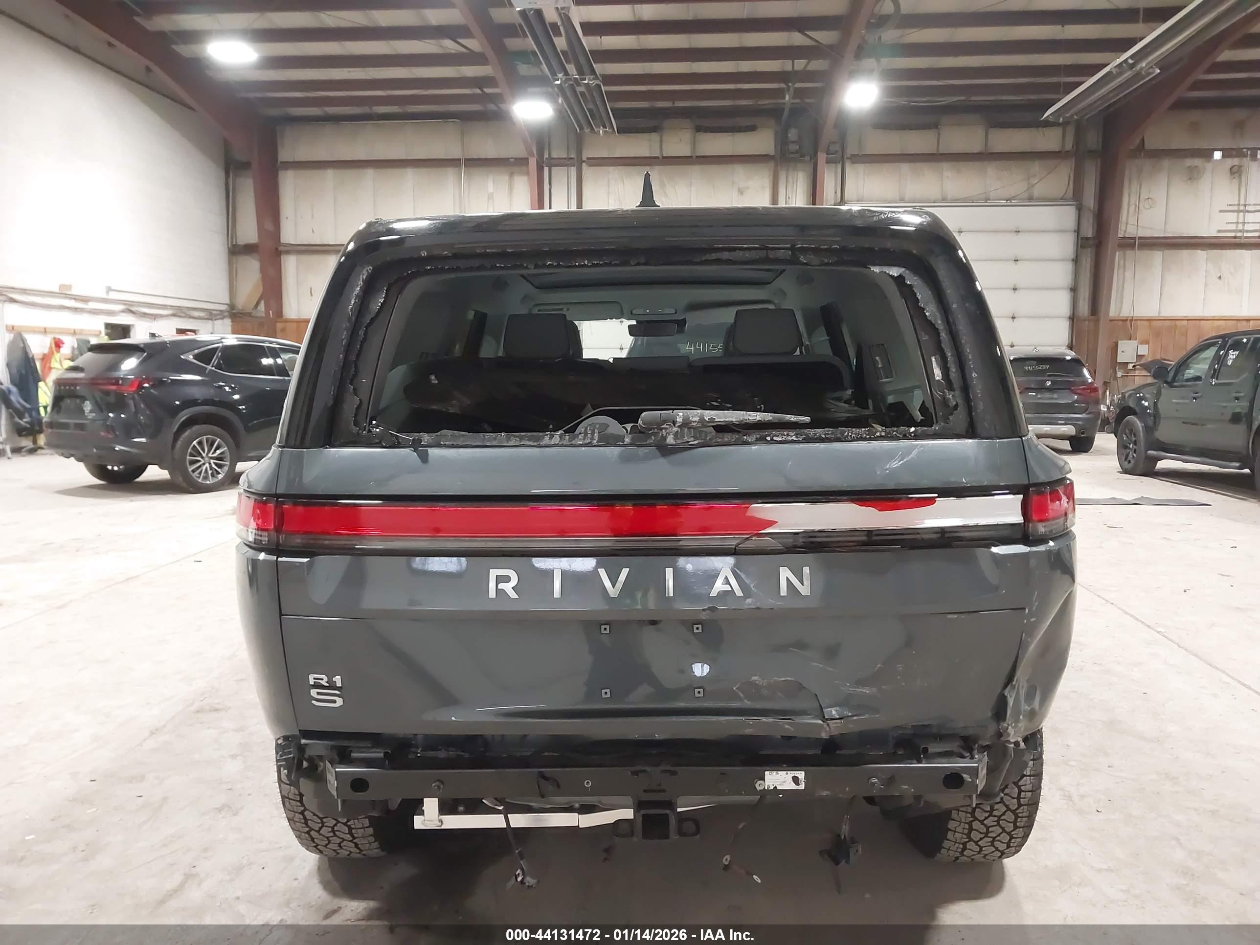 RIVIAN R1S image 6