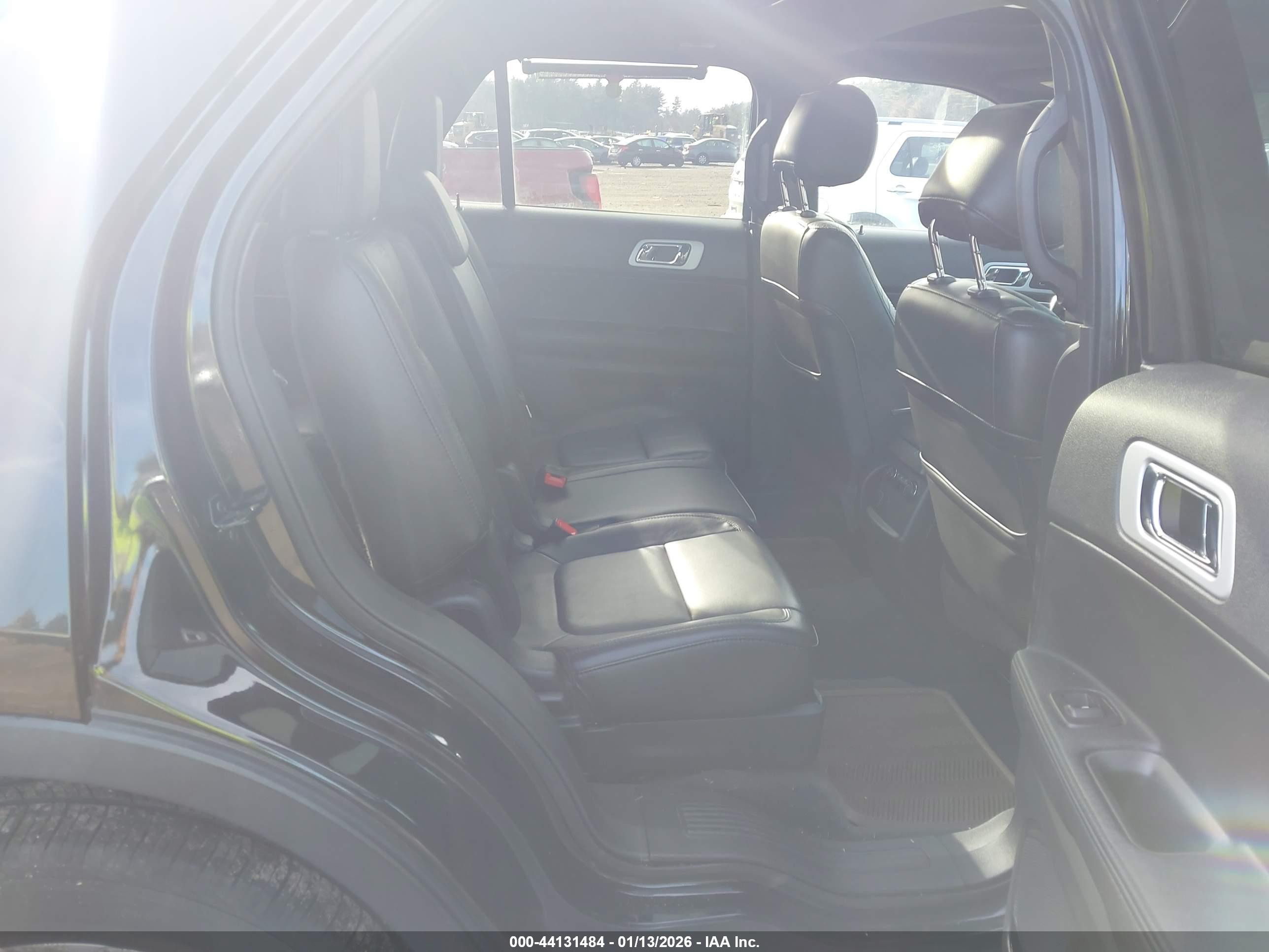 FORD EXPLORER image 8