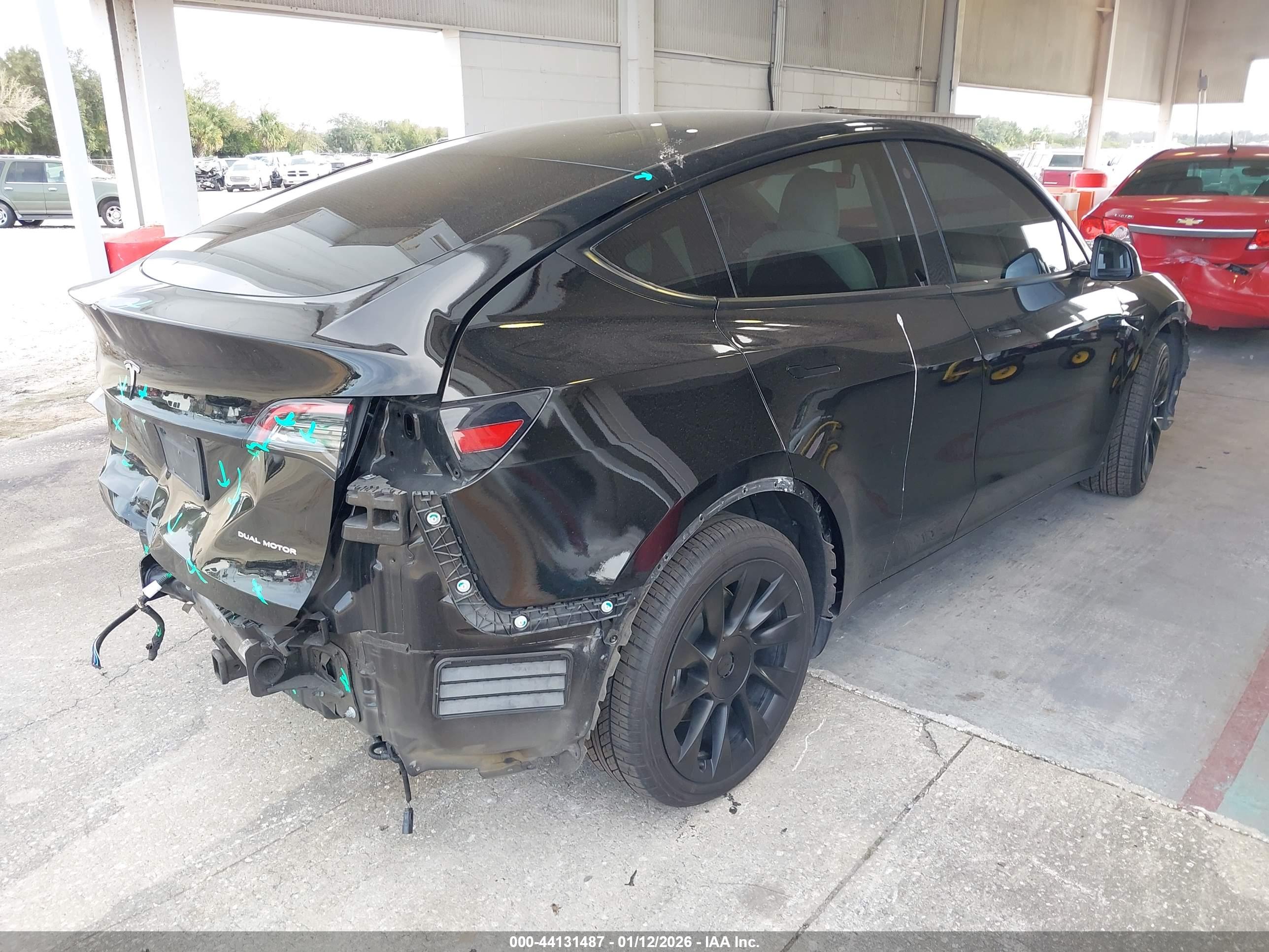 TESLA MODEL image 4