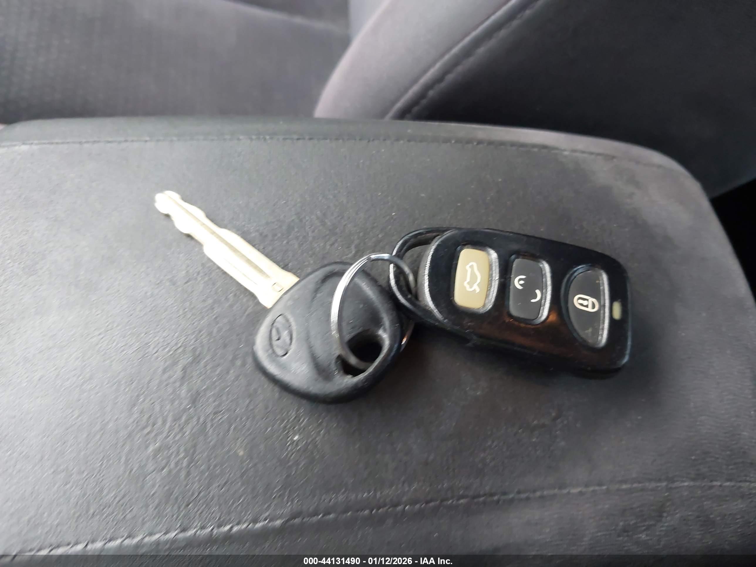 HYUNDAI ELANTRA image 11