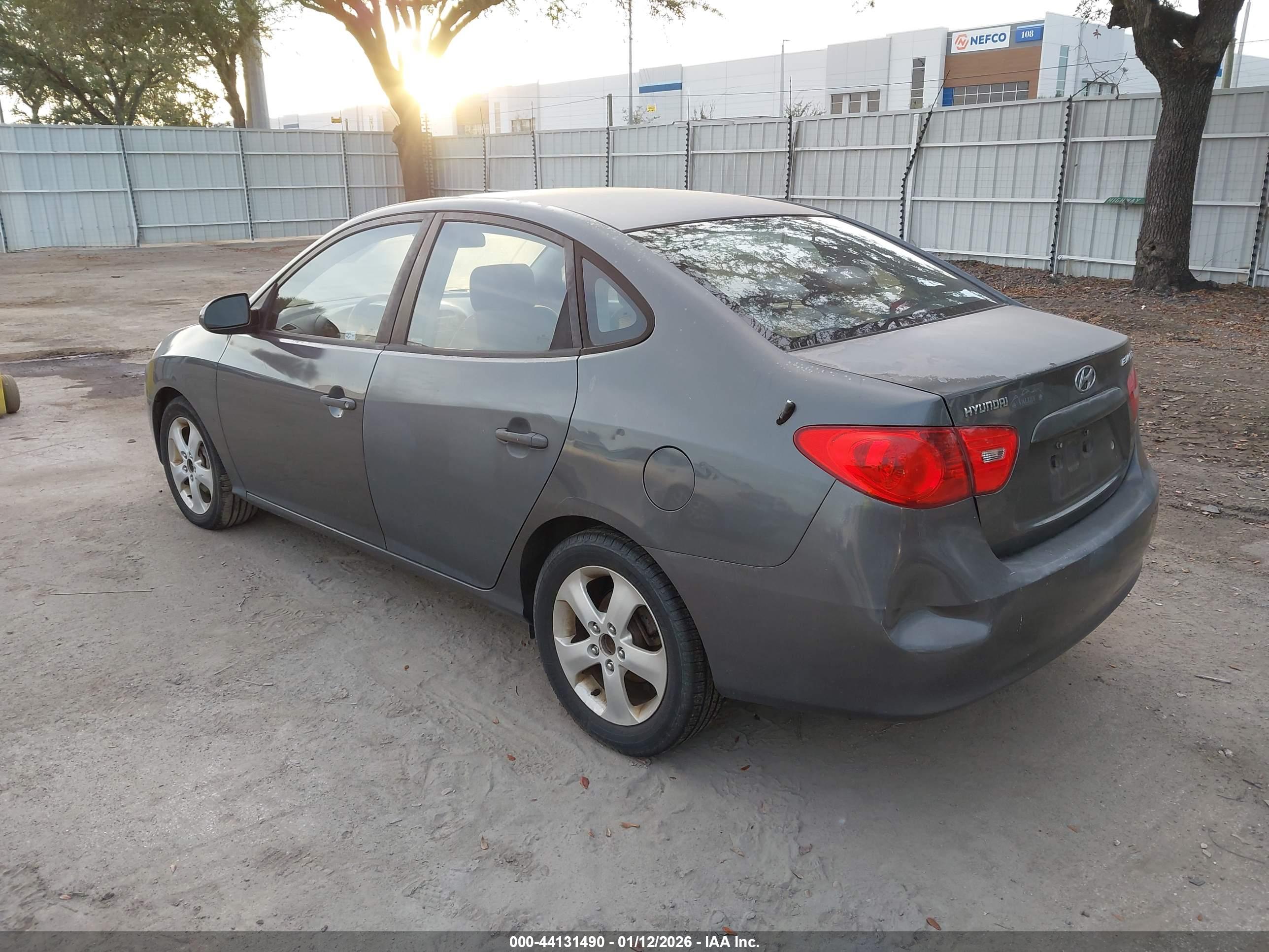 HYUNDAI ELANTRA image 3