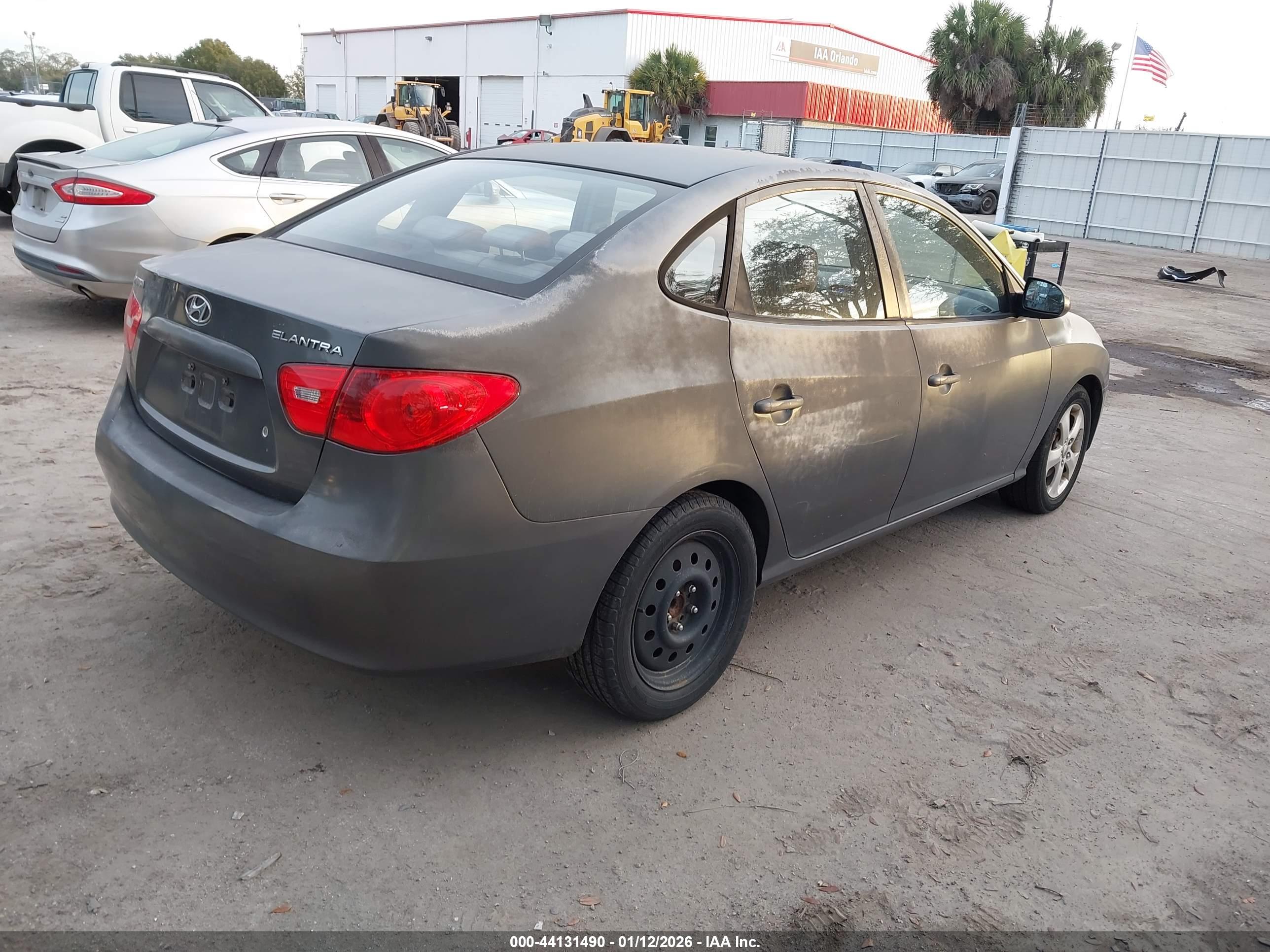 HYUNDAI ELANTRA image 4