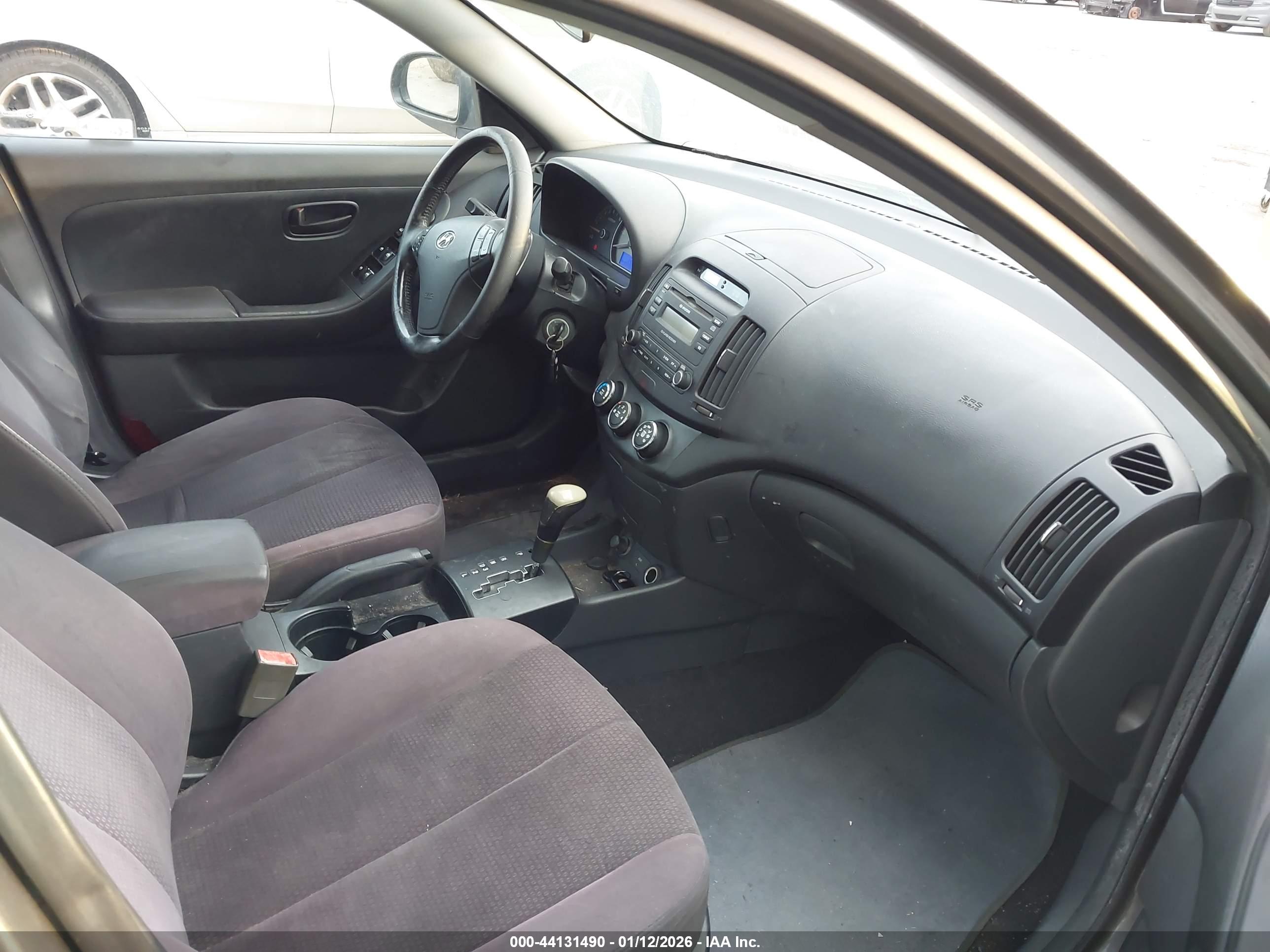 HYUNDAI ELANTRA image 5