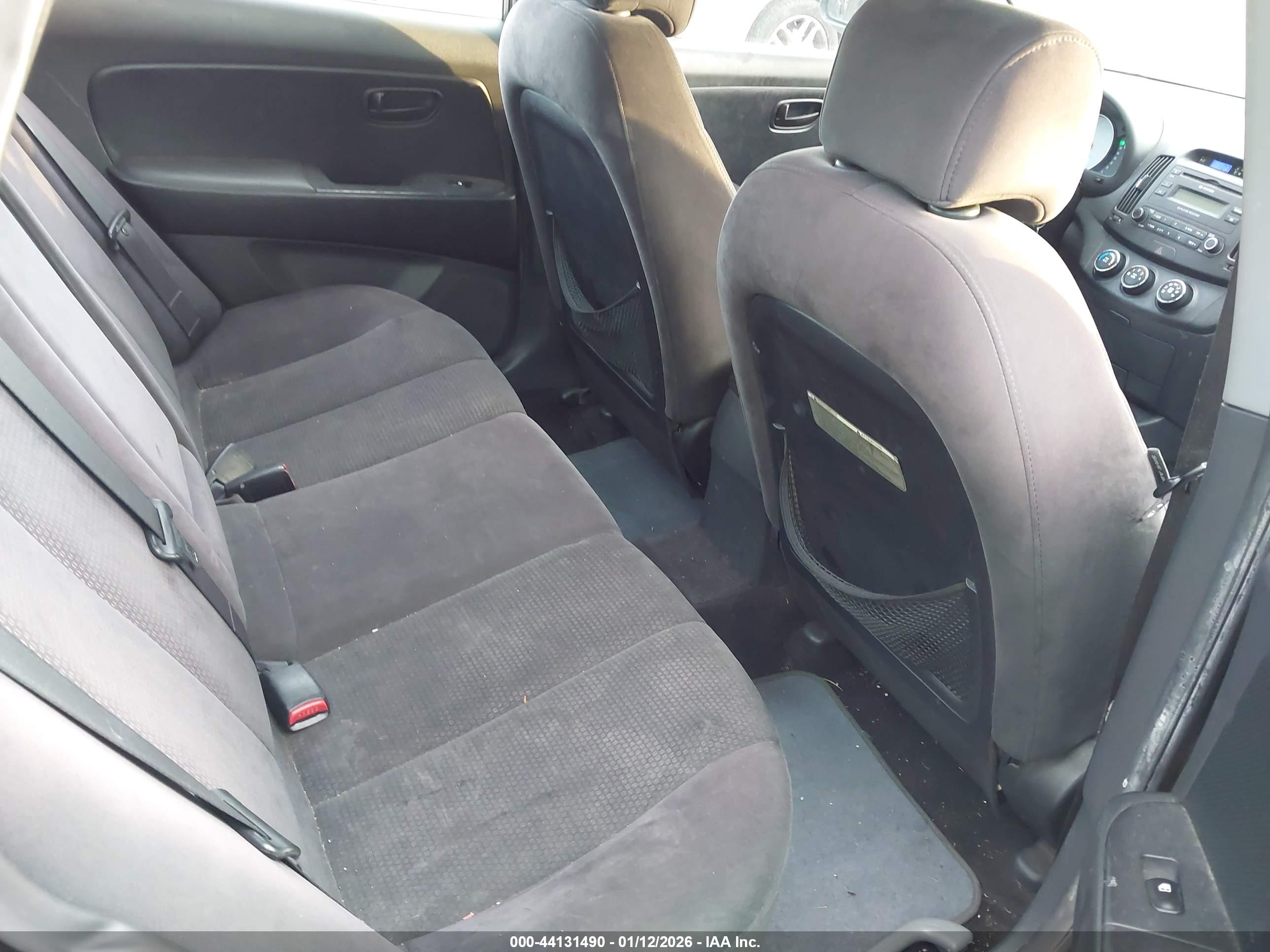 HYUNDAI ELANTRA image 8