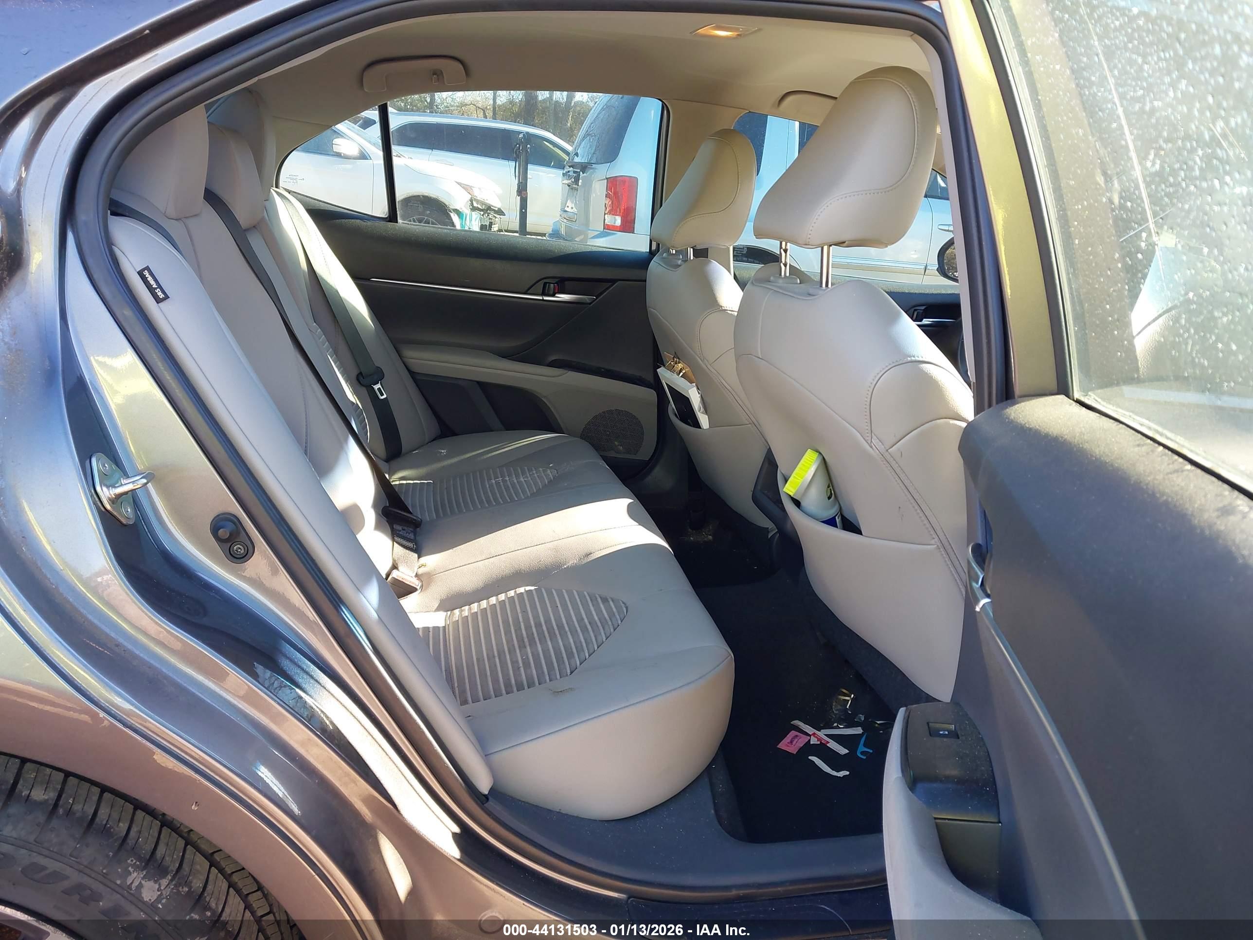 TOYOTA CAMRY image 8