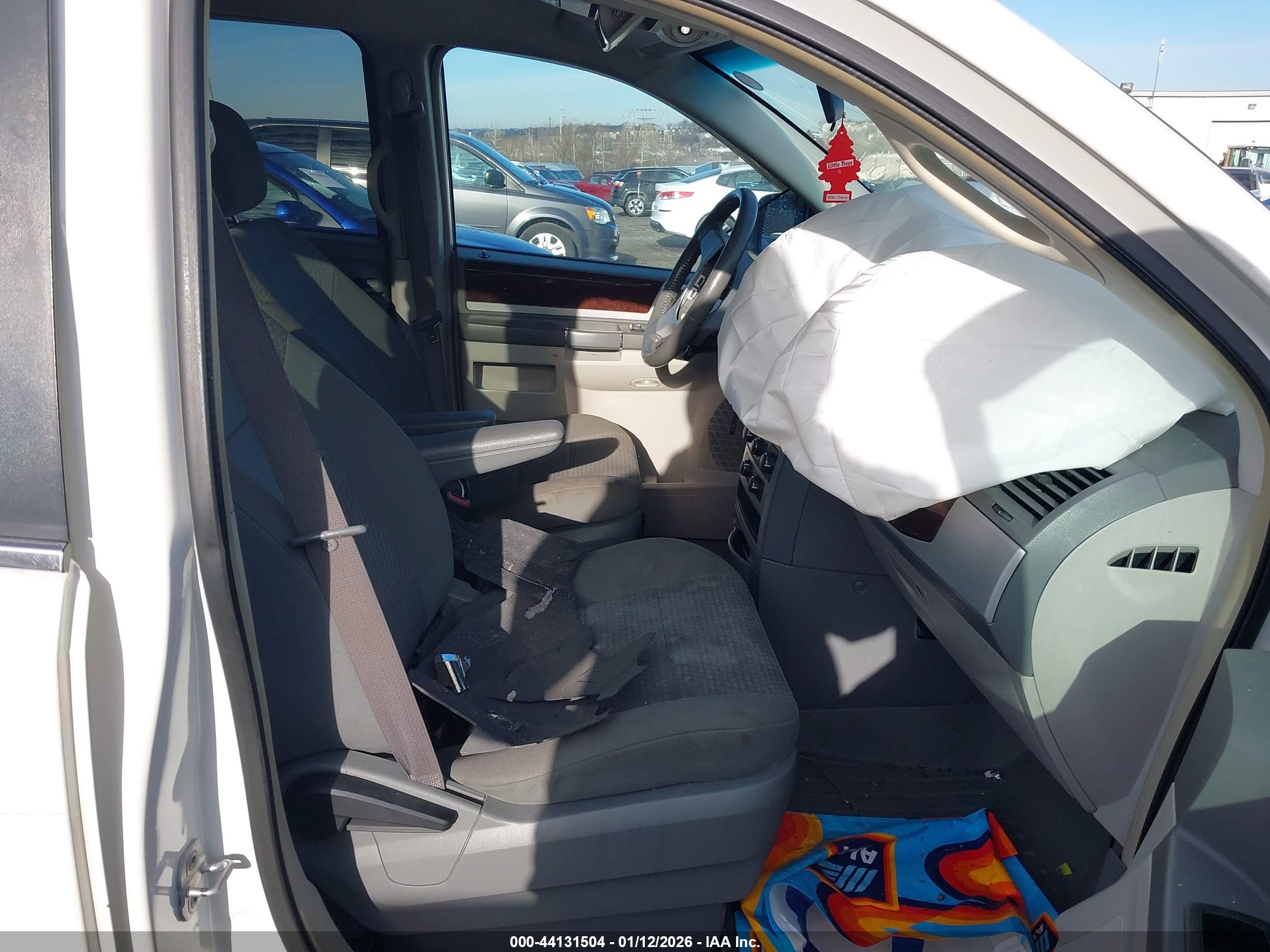 CHRYSLER TOWN image 5