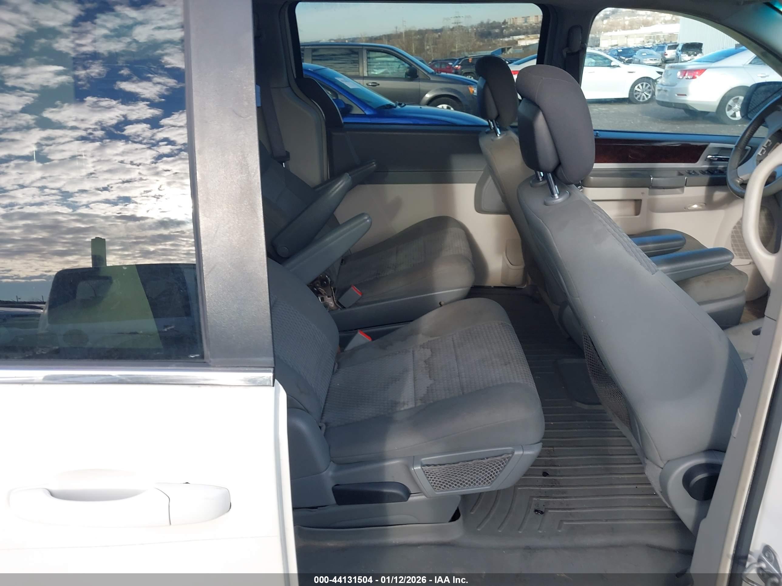 CHRYSLER TOWN image 8