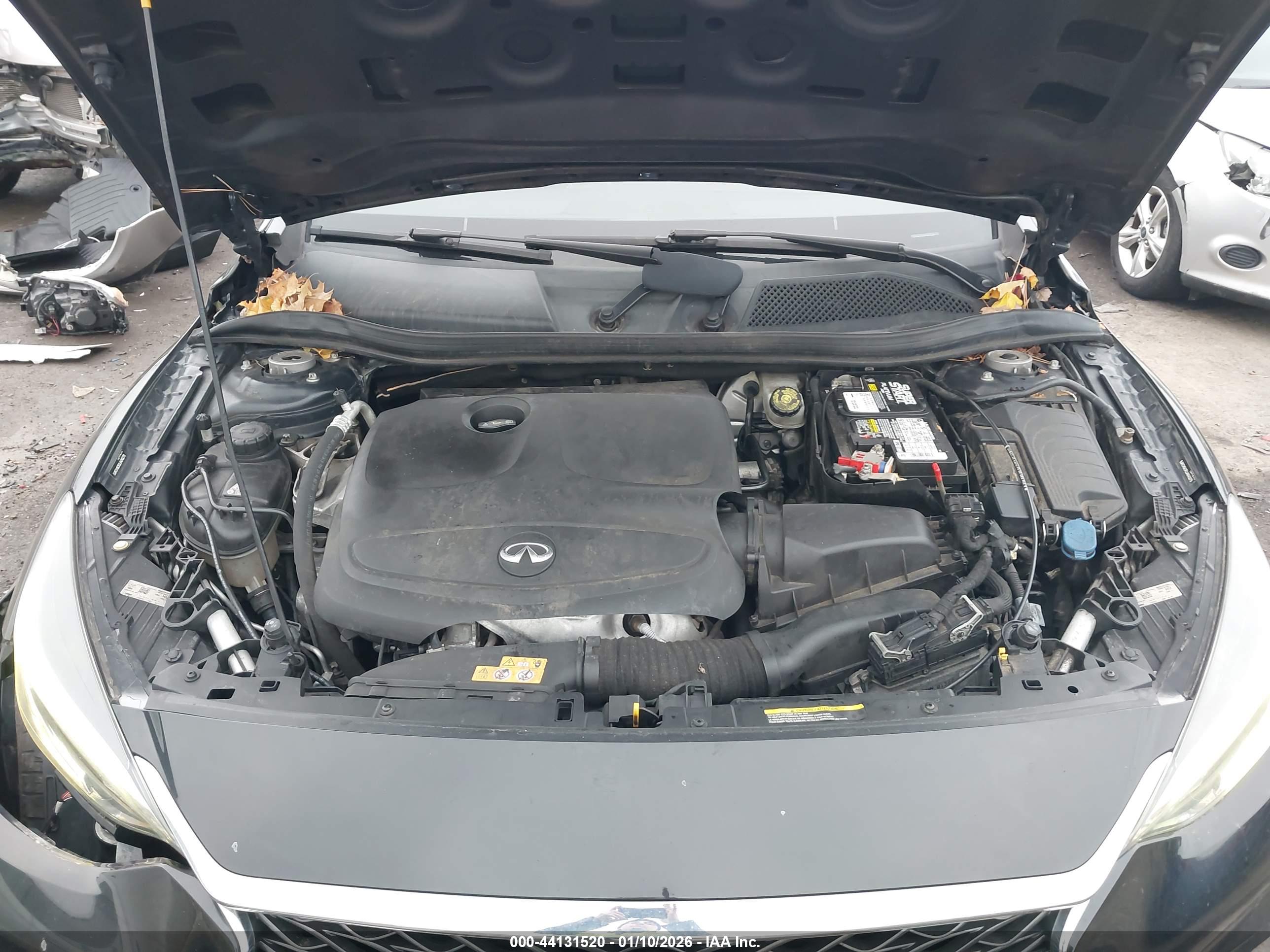 INFINITI QX30 image 10