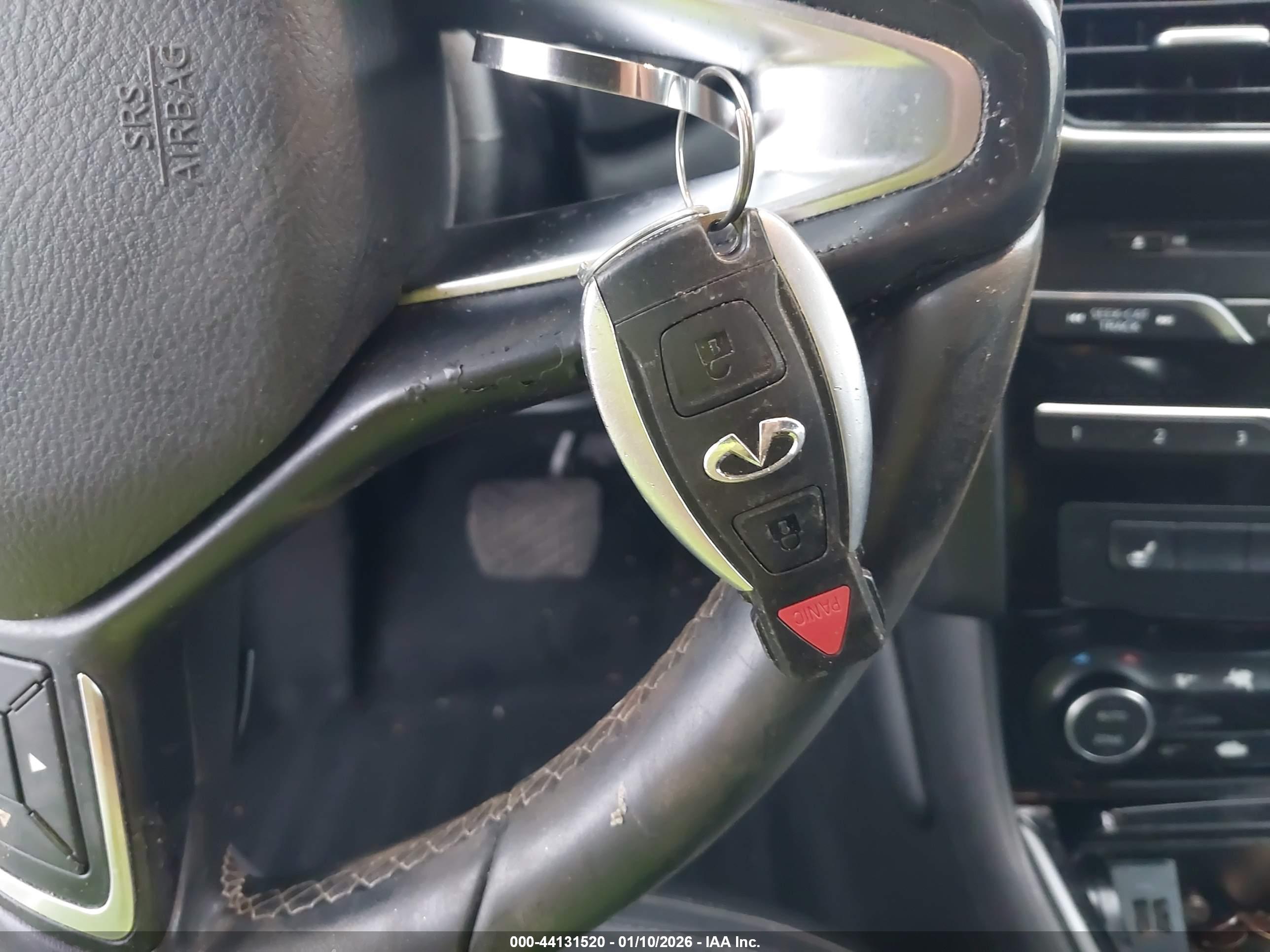 INFINITI QX30 image 11