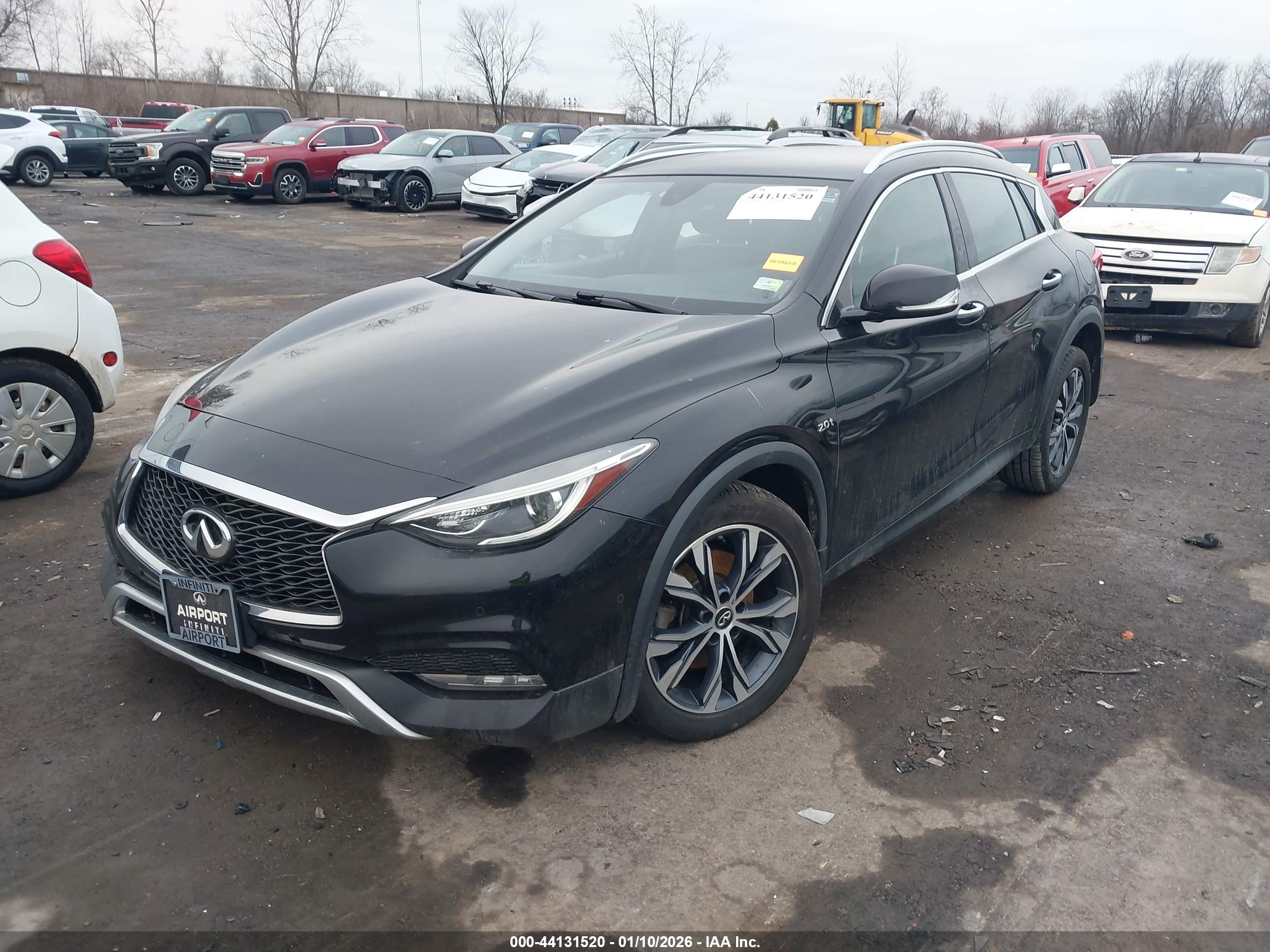 INFINITI QX30 image 2