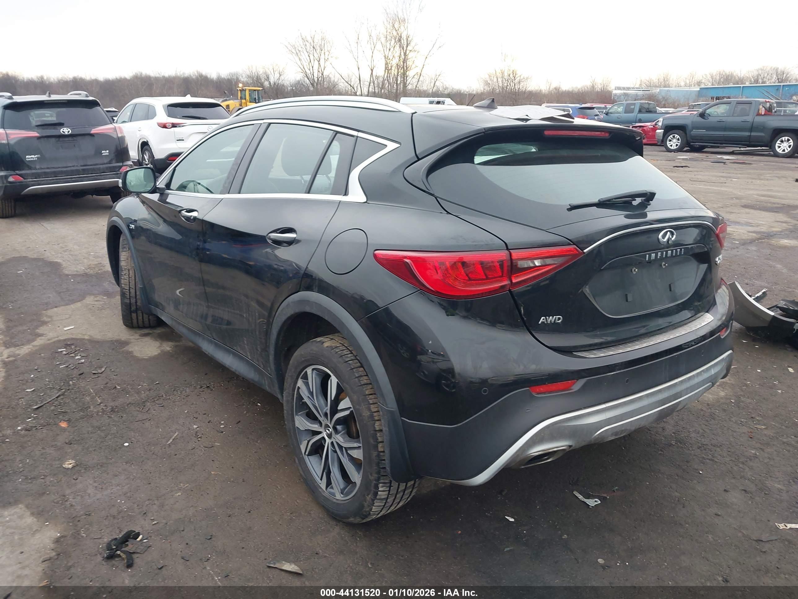 INFINITI QX30 image 3