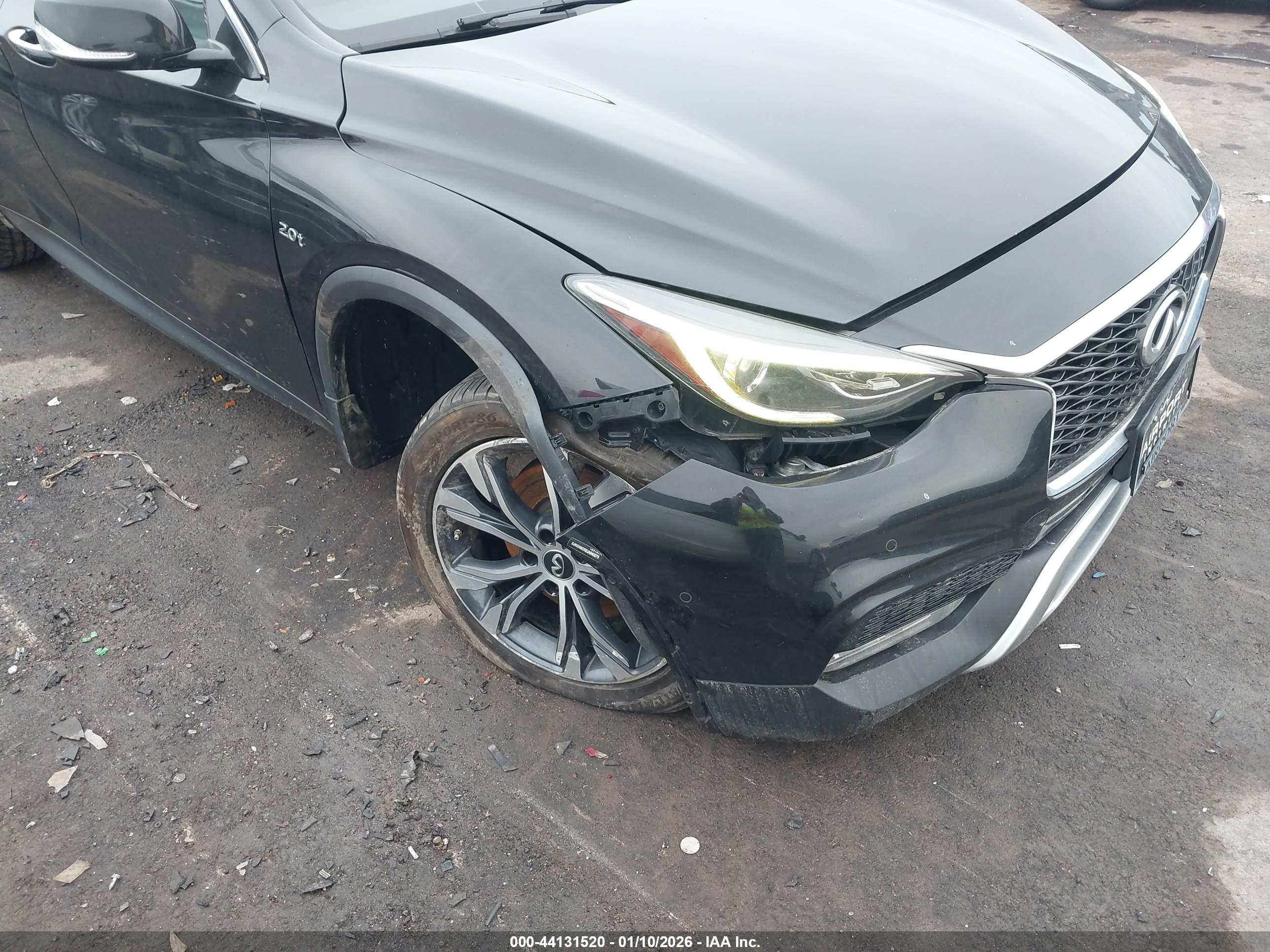 INFINITI QX30 image 6
