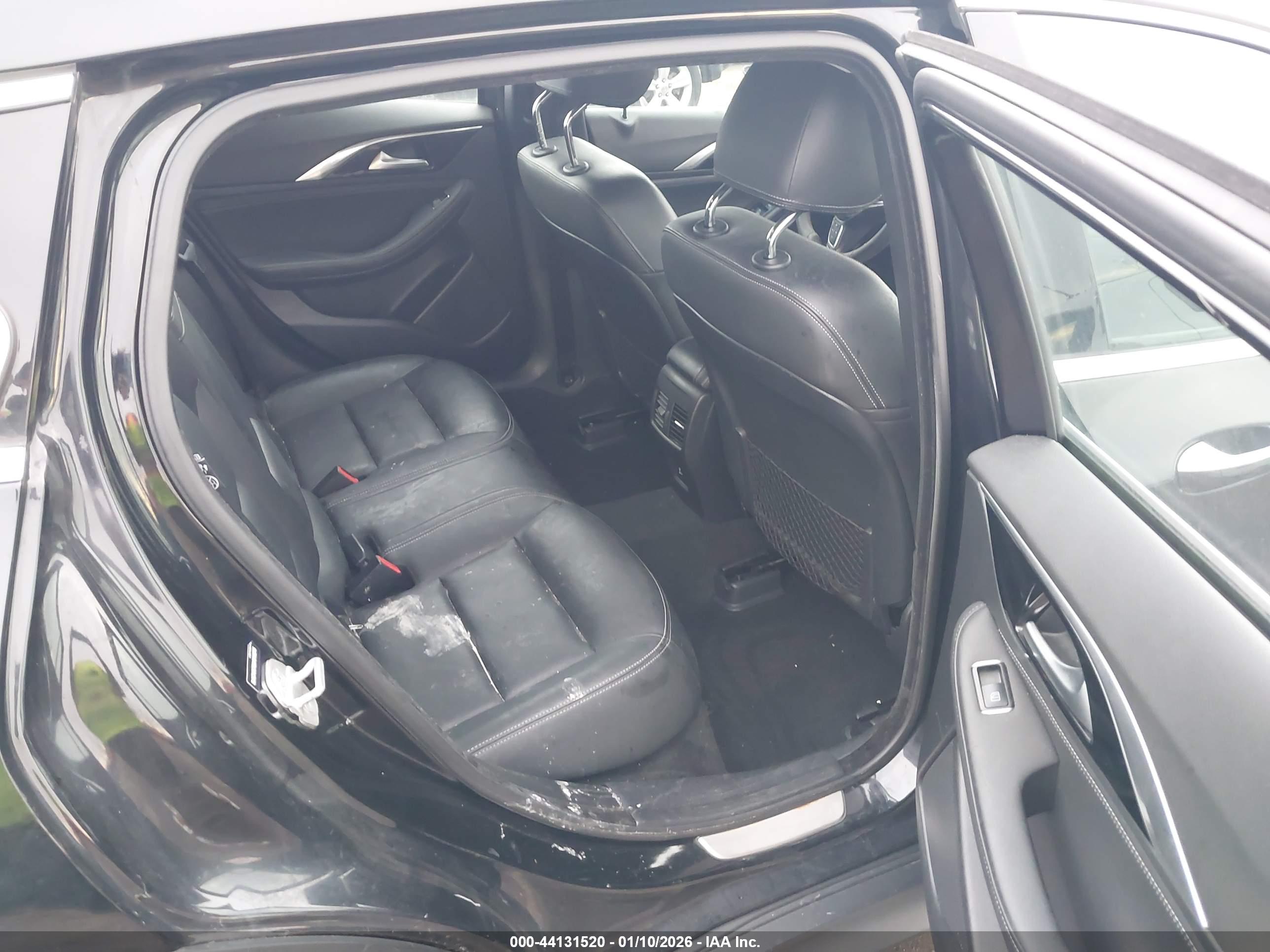 INFINITI QX30 image 8