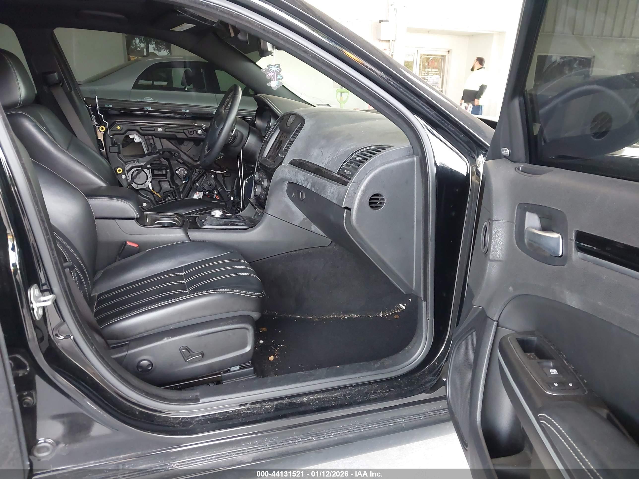 CHRYSLER 300 image 5