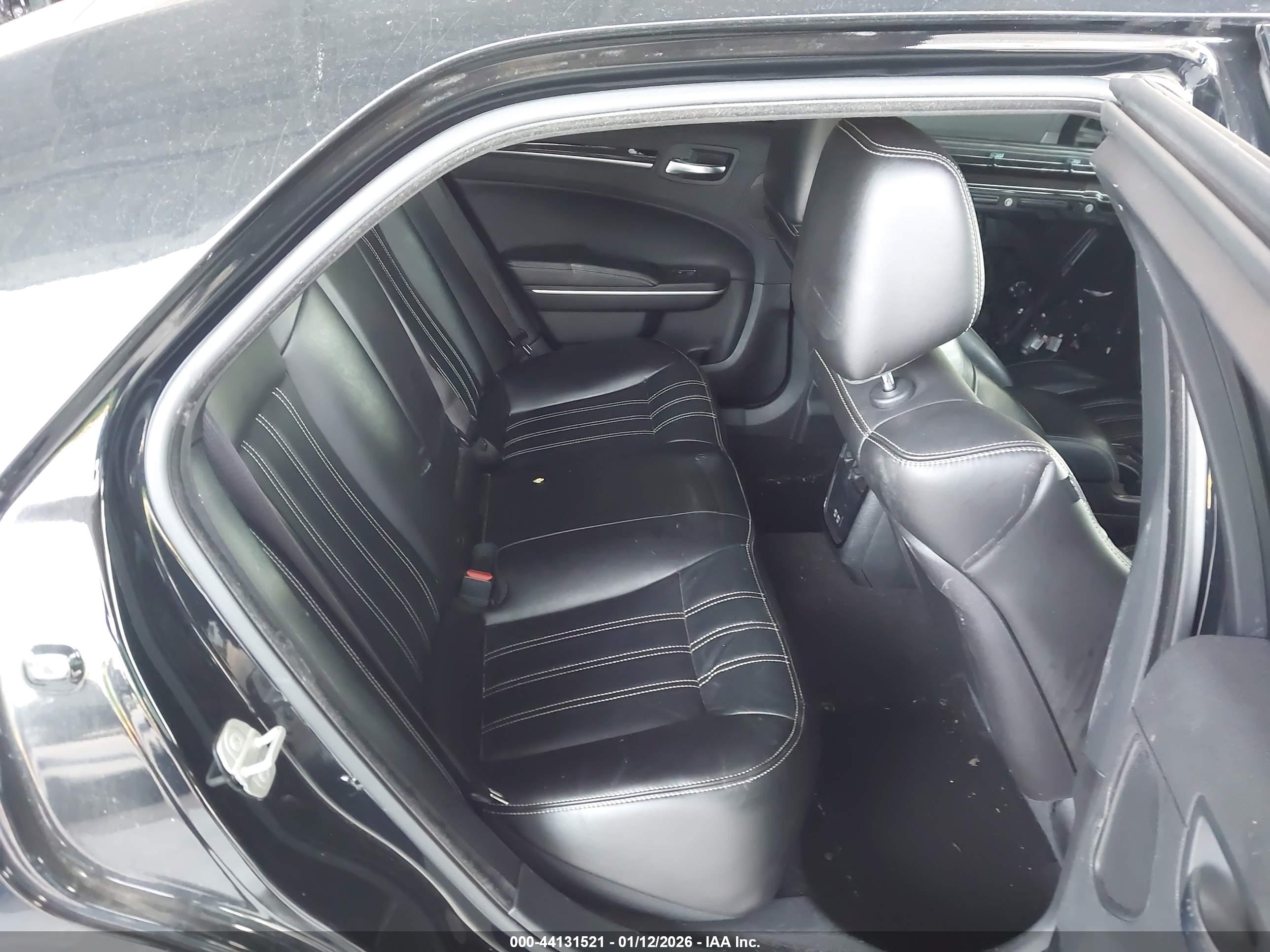 CHRYSLER 300 image 8
