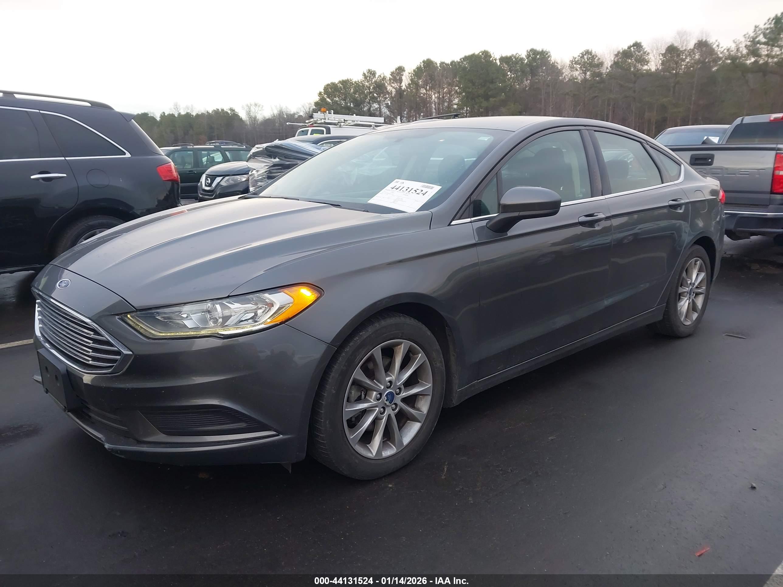 FORD FUSION image 2