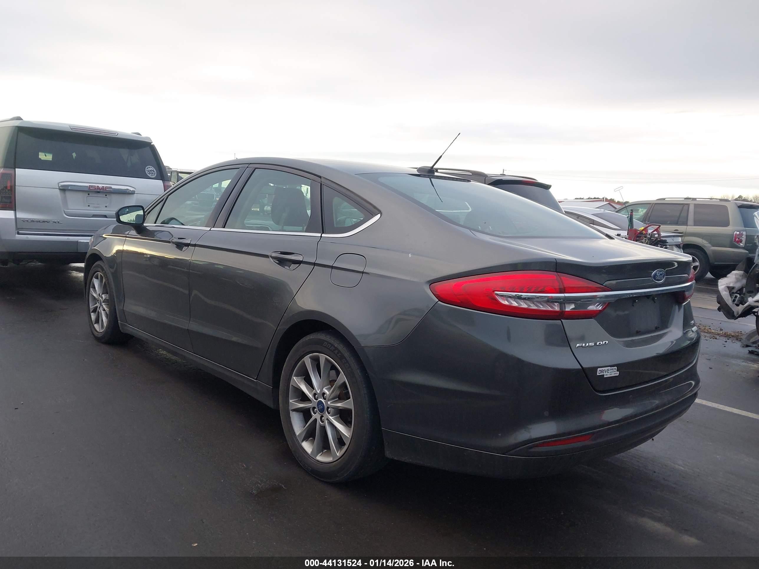 FORD FUSION image 3