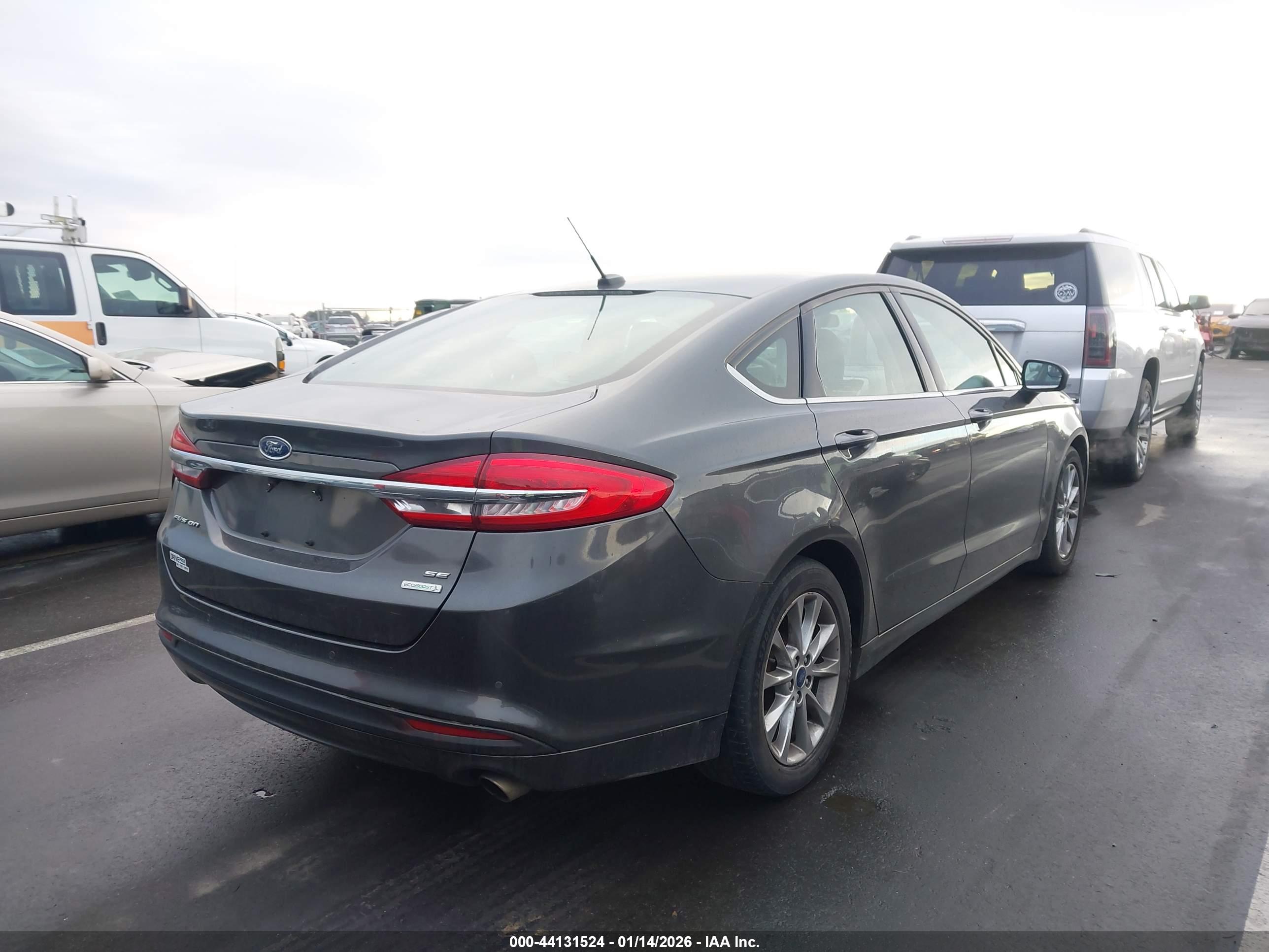 FORD FUSION image 4