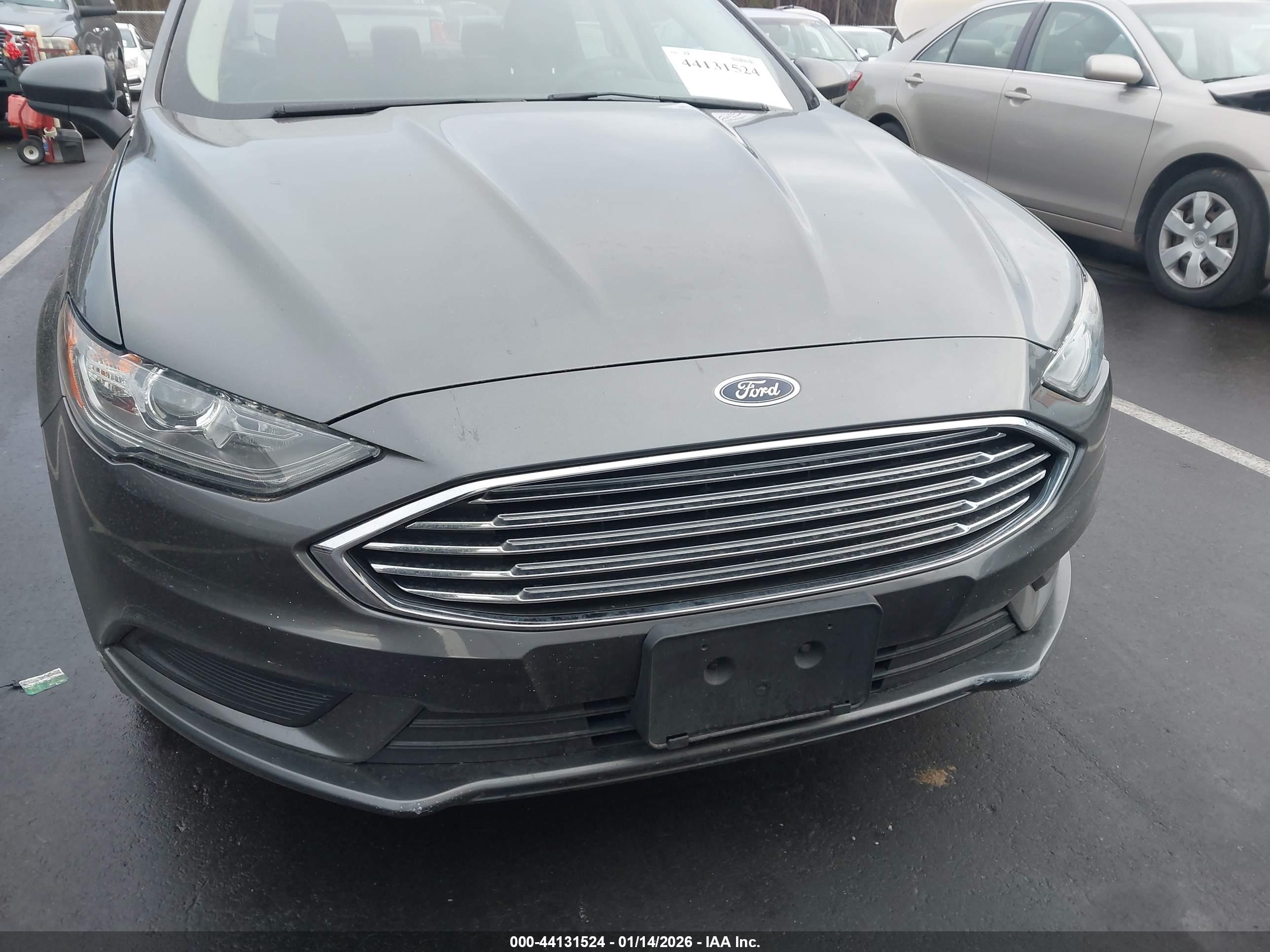 FORD FUSION image 6