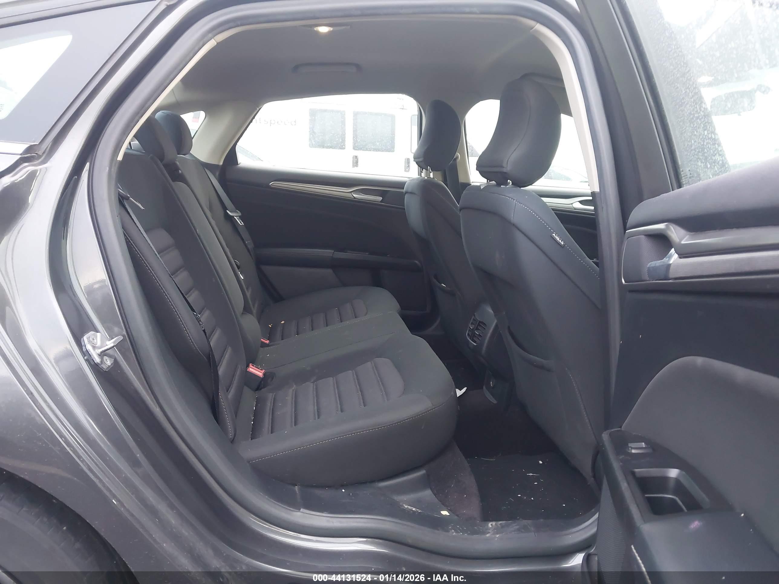 FORD FUSION image 8