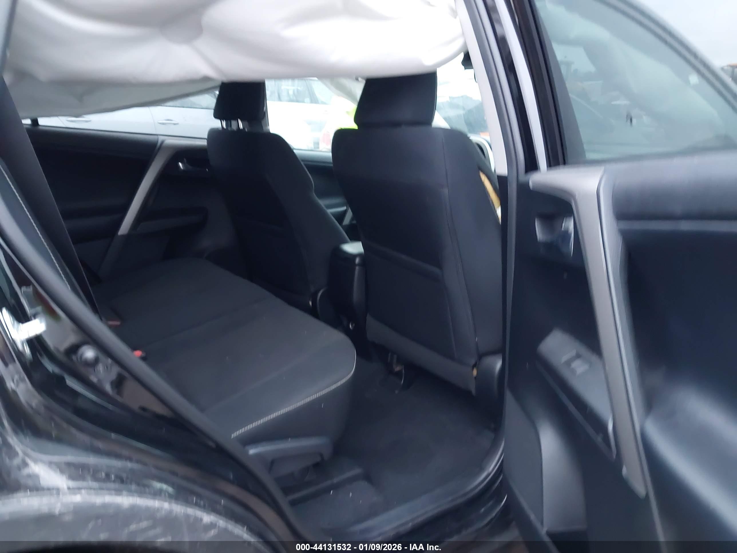 TOYOTA RAV4 image 8