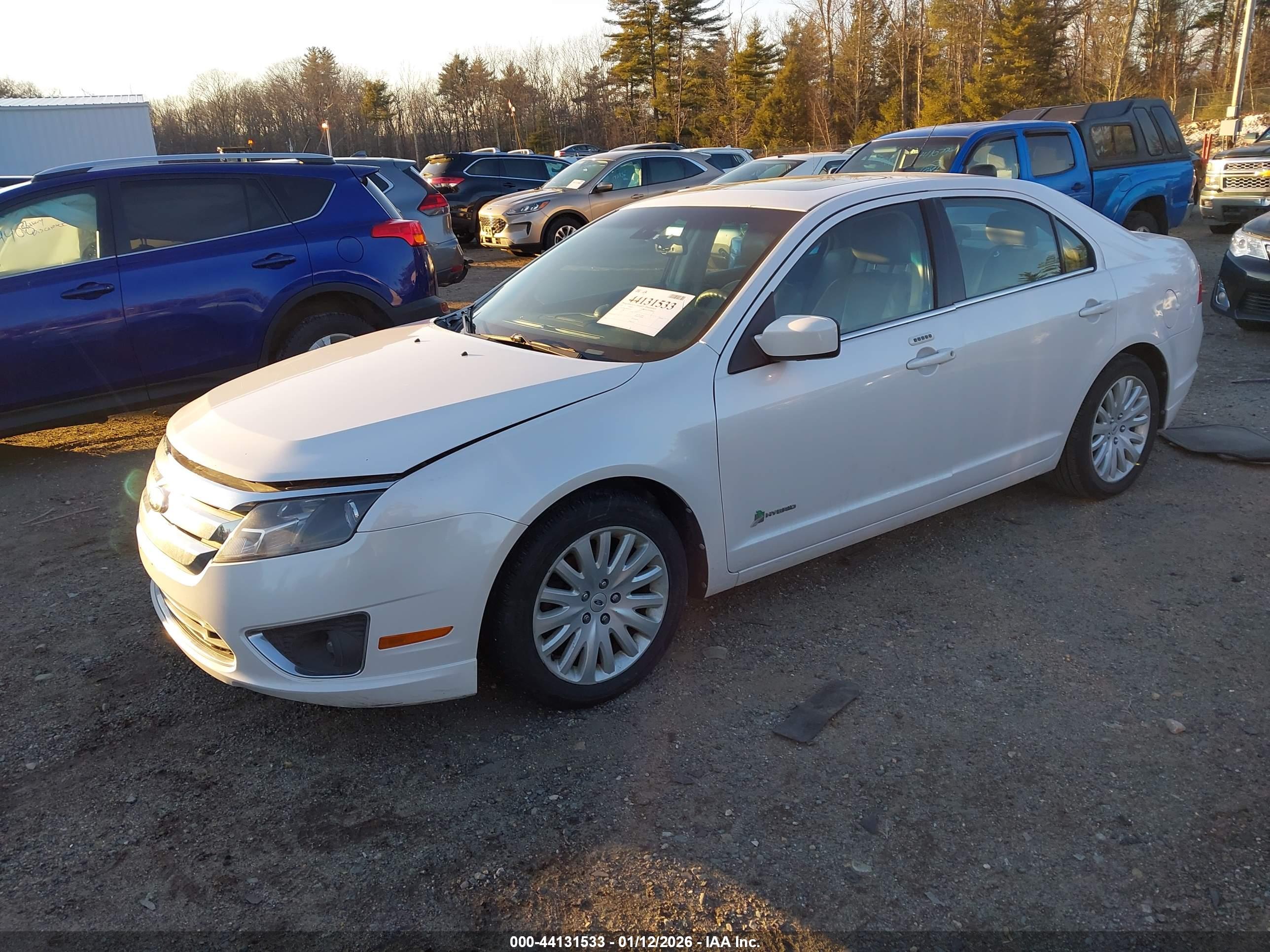 FORD FUSION image 2