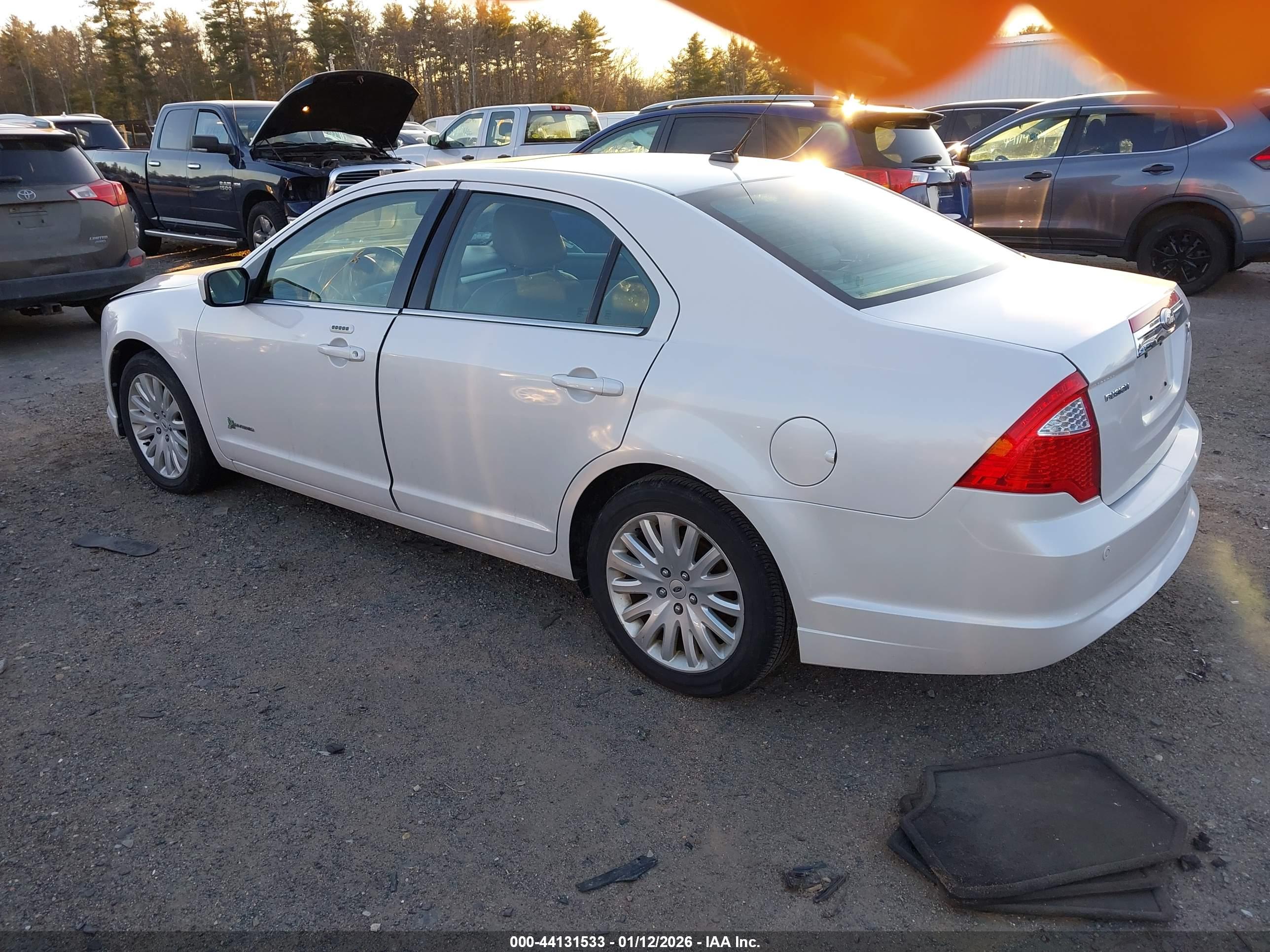 FORD FUSION image 3