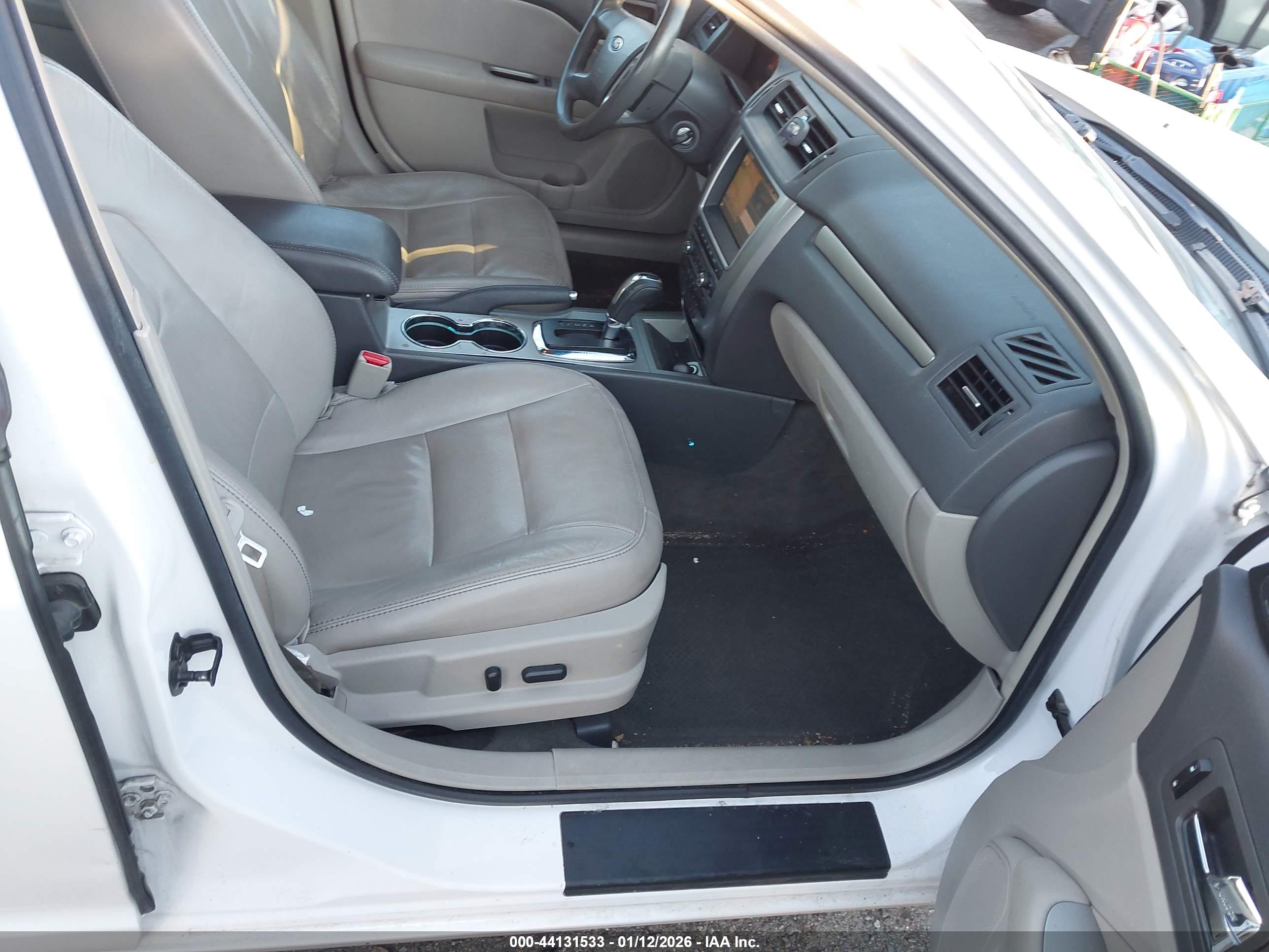FORD FUSION image 5