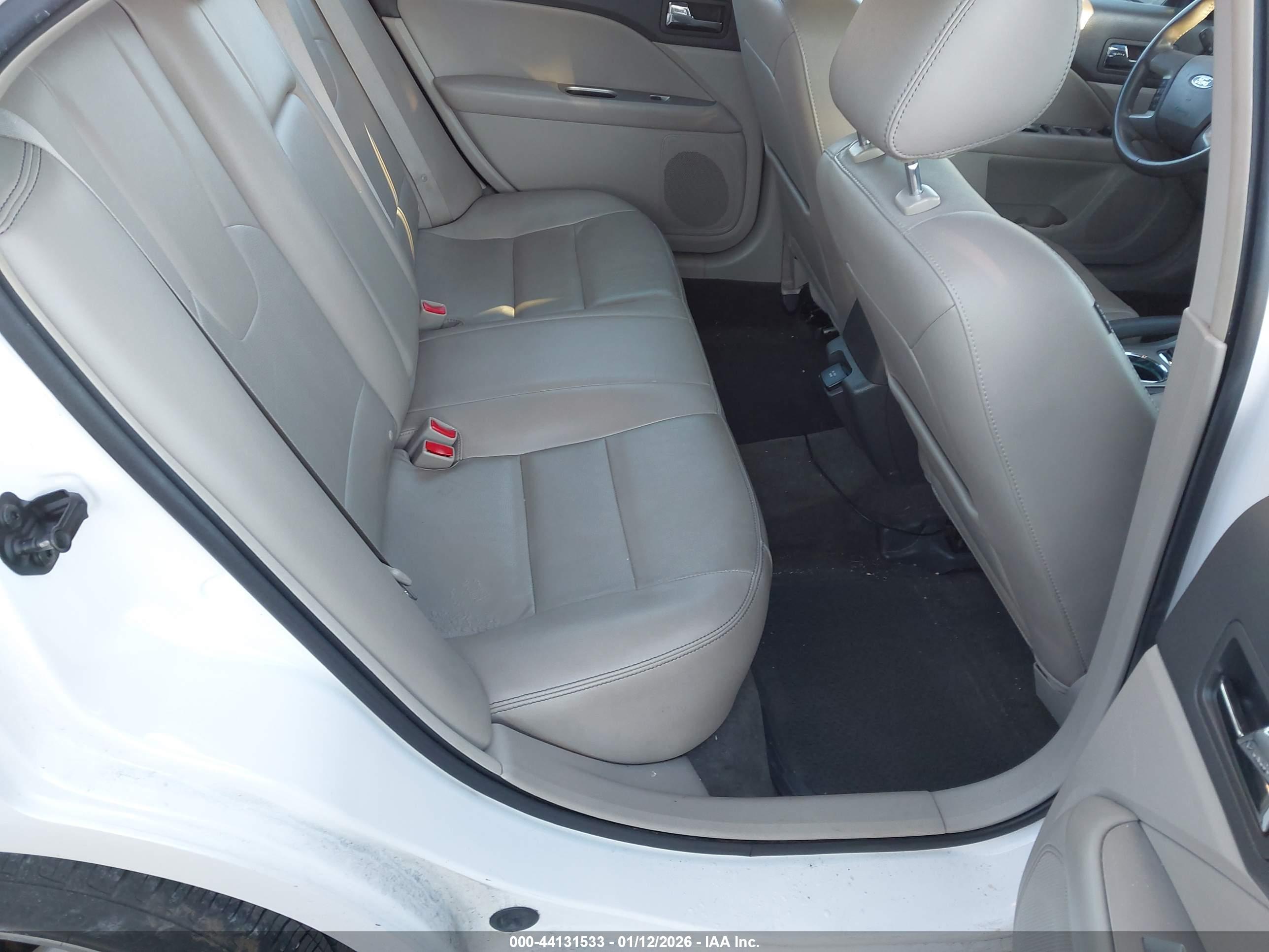 FORD FUSION image 8
