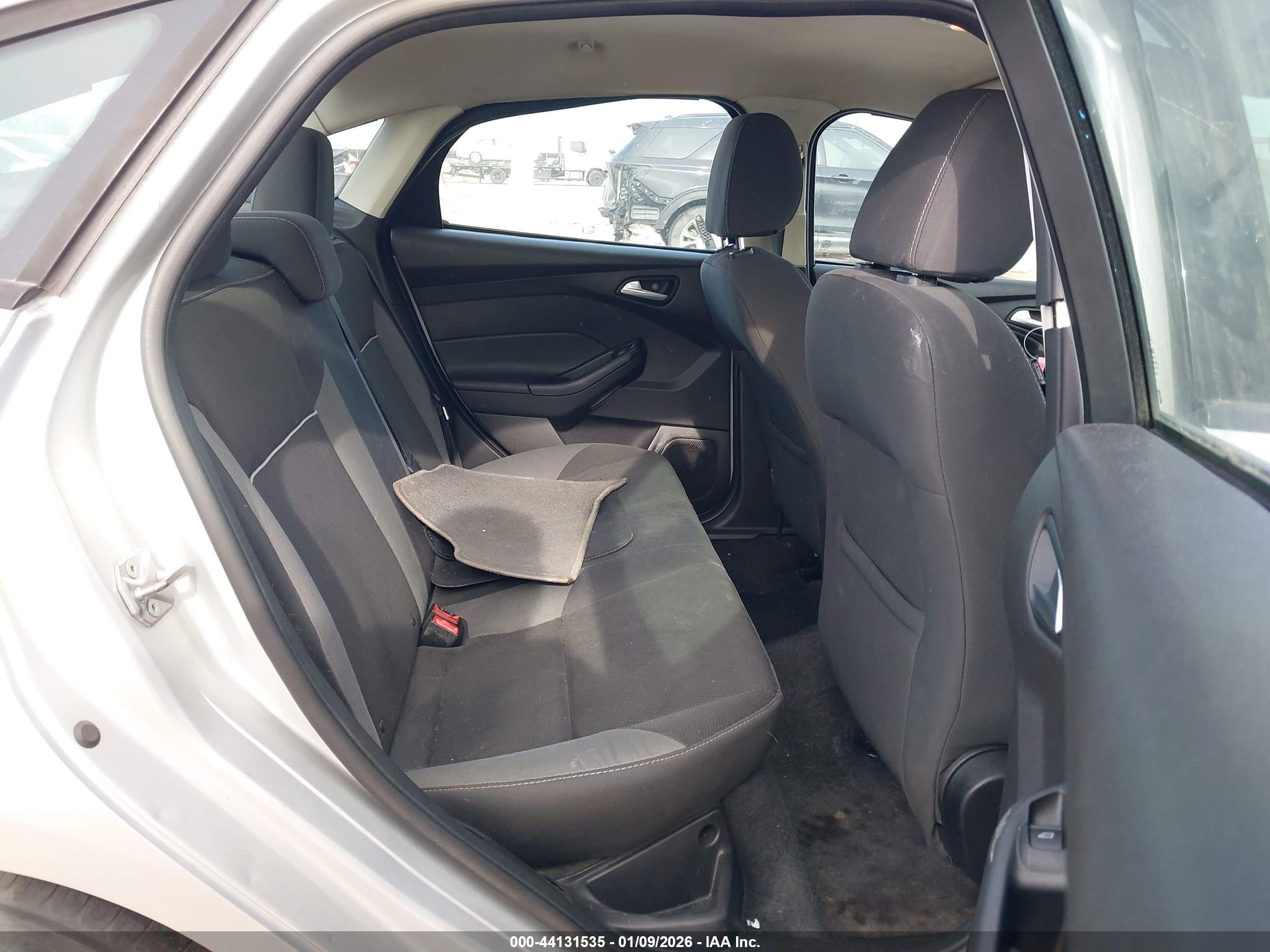 FORD FOCUS image 8