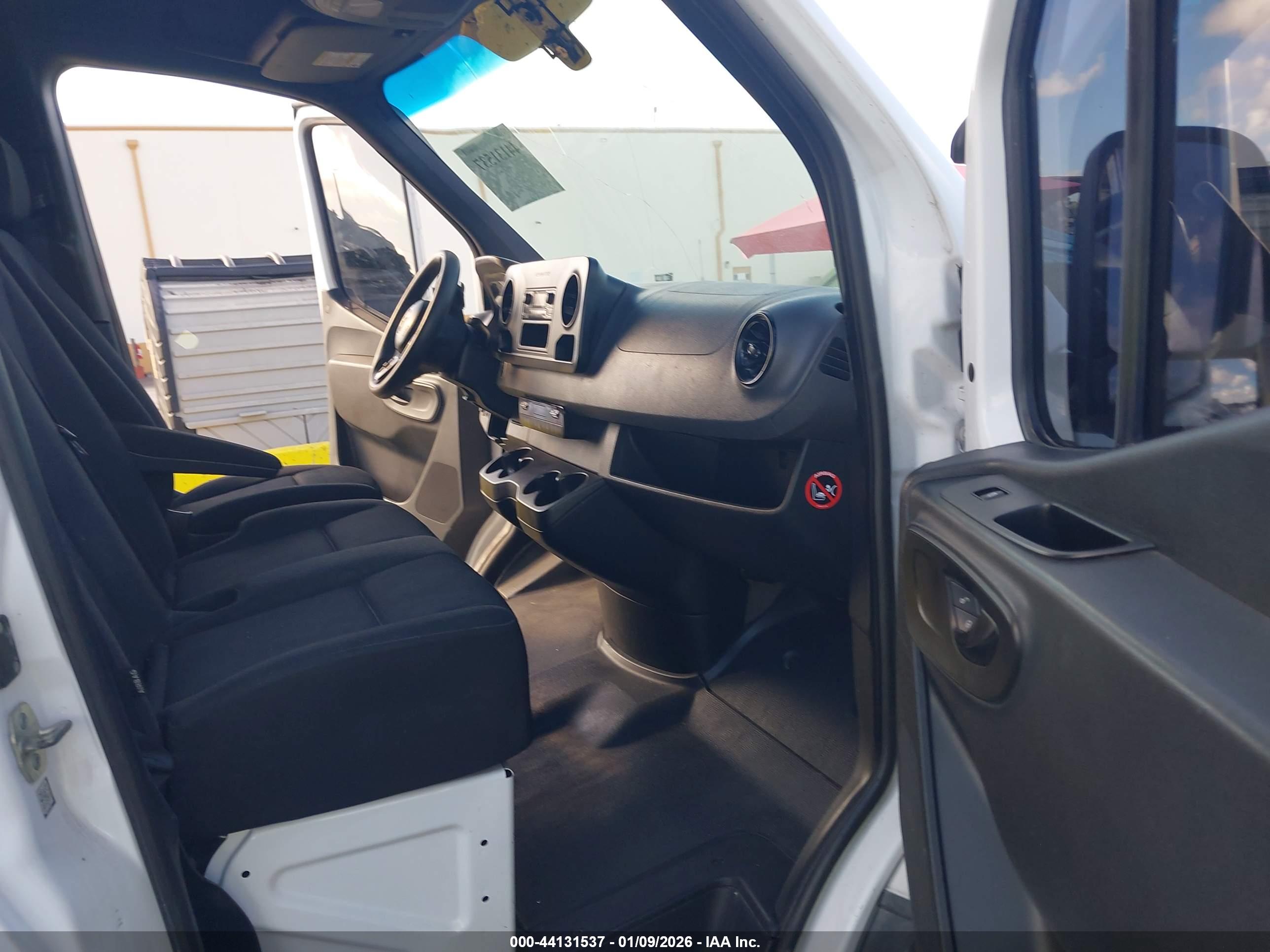 MERCEDES-BENZ SPRINTER image 5