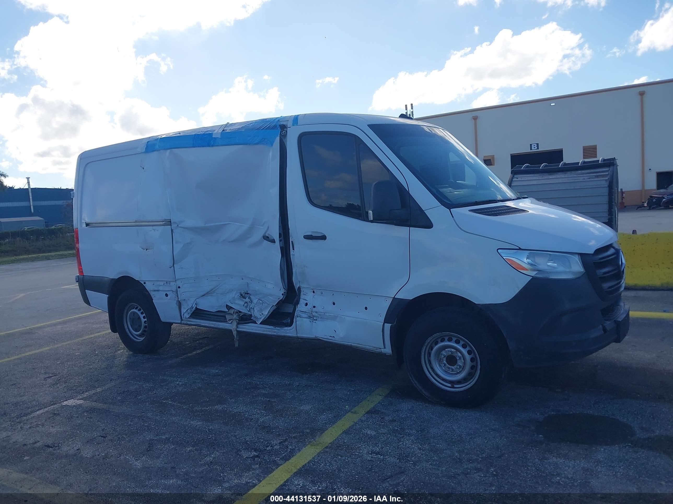 MERCEDES-BENZ SPRINTER image 6
