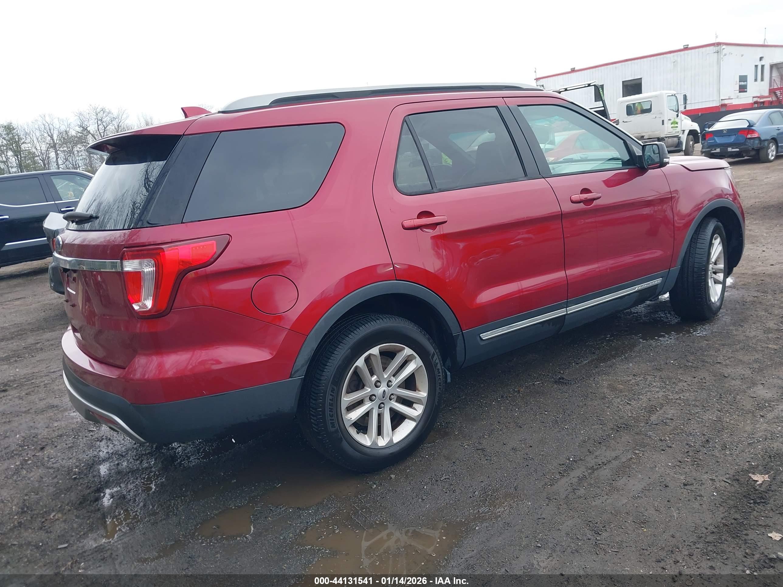 FORD EXPLORER image 4