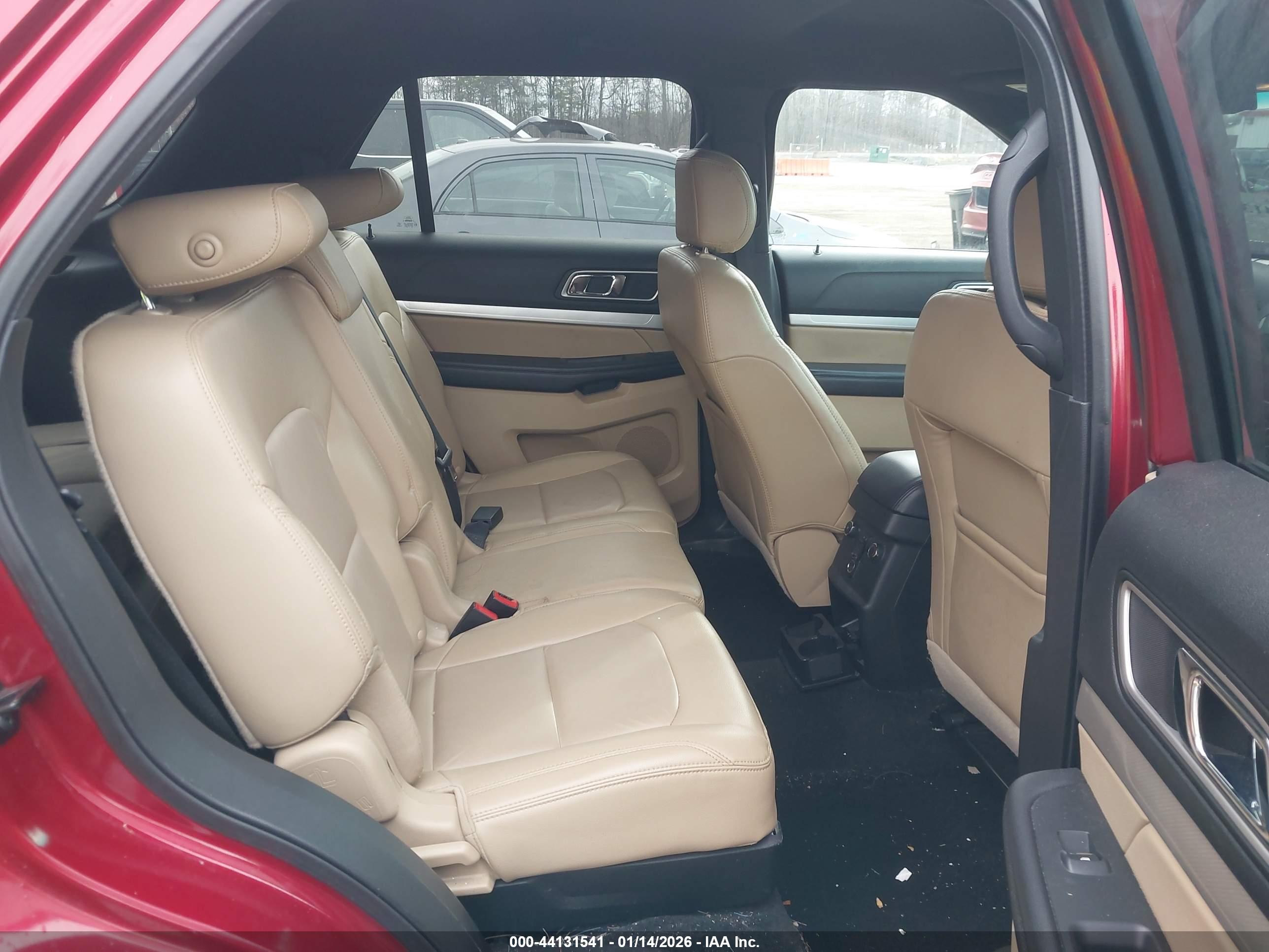 FORD EXPLORER image 8